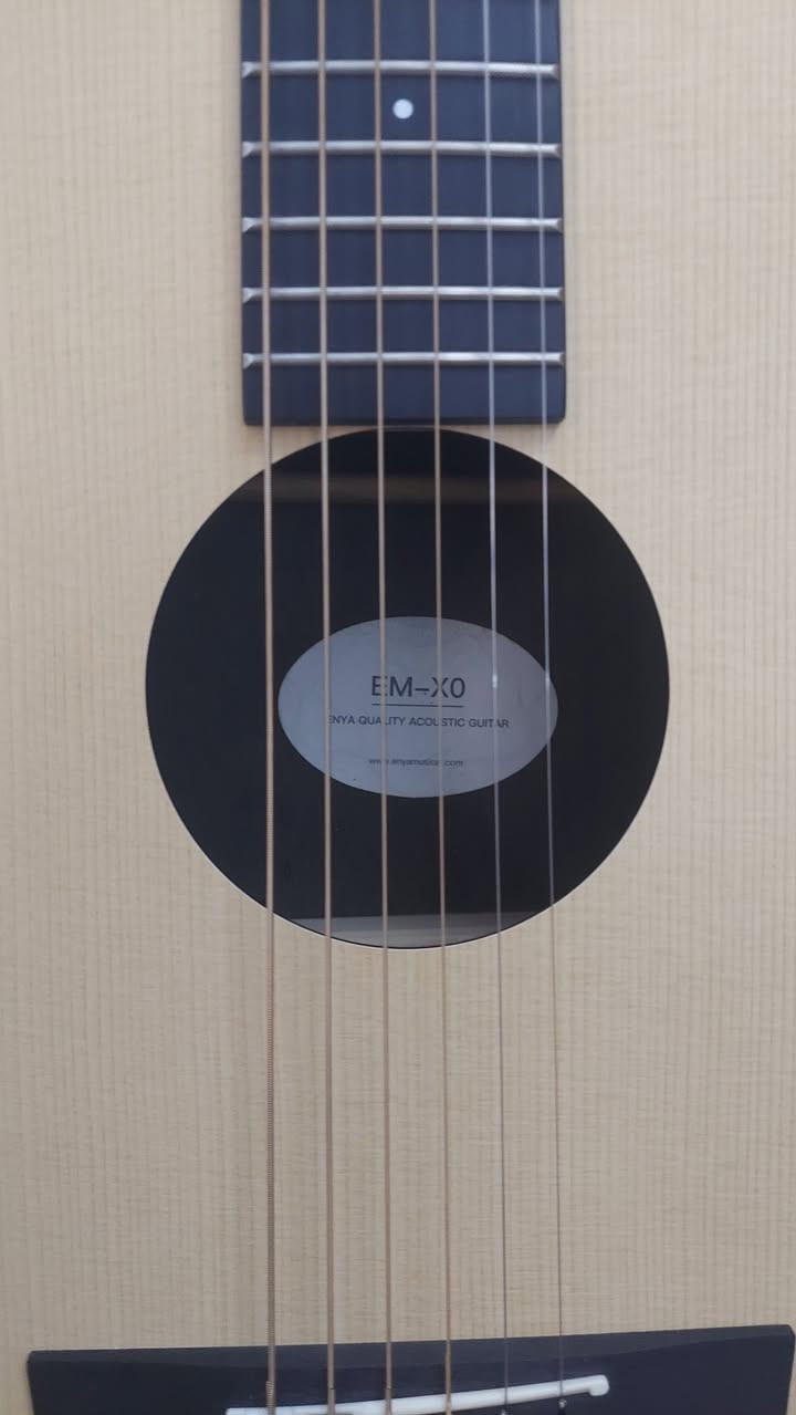 كيتار انيا Enya EA-X0 41" Acoustic Guitar – استخدام قليل + كامل الملحقات كيتار اندنيسي من شركة انيا المعروفة كارتونة وملحقات كاملة رياش7 وكابو 
نضافة ٩٩%
صوته كلش حلو 
سبب البيع عدم التفرغ
السعر 180 وبي مجال بسيط 
مكاني بابل ابو غرق
*********** وتساب

