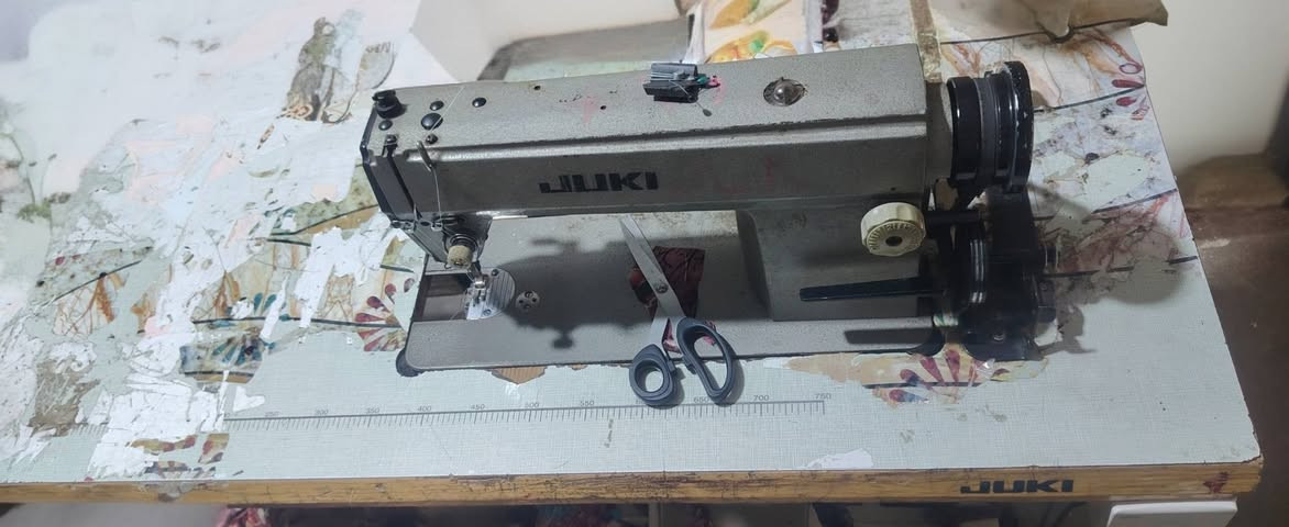 السلام عليكم مكينه خياطه للبيع JukI ياباني باب الأول شغاله كلش زينه ستعمال بيتي السعر 300 بيها مجال بسيط. مكاني ديالى رقمي واتساب ***********

