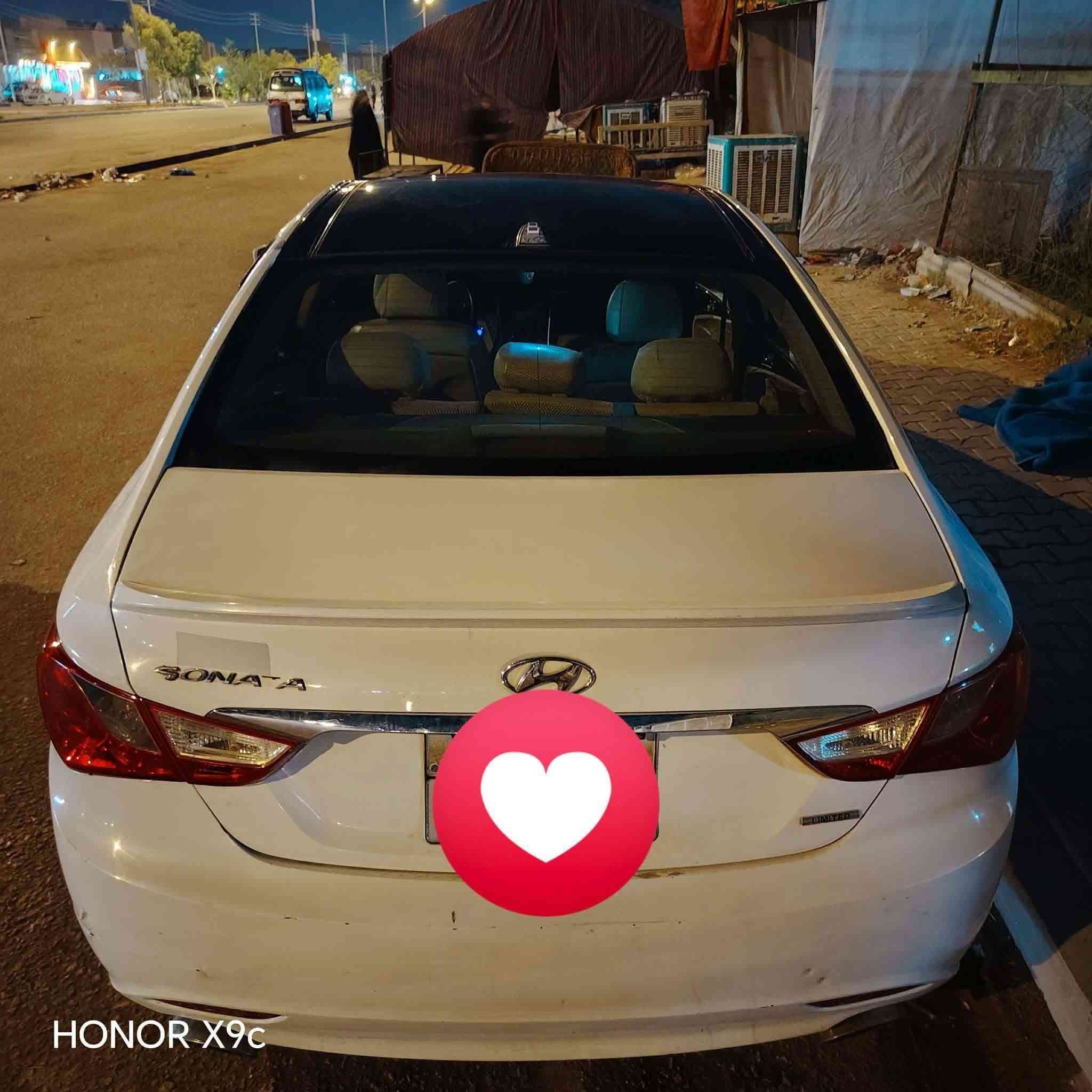 سوناتا مديل 13             ***********سعرها 100 وبيها مجال عنوان كوفه     وارد امريكي بيها ٣ قطع   جاملخ ونص من البنيد من امريكا  سياره بدون دواخل بس صبغ ولباقي كفاله عامه
