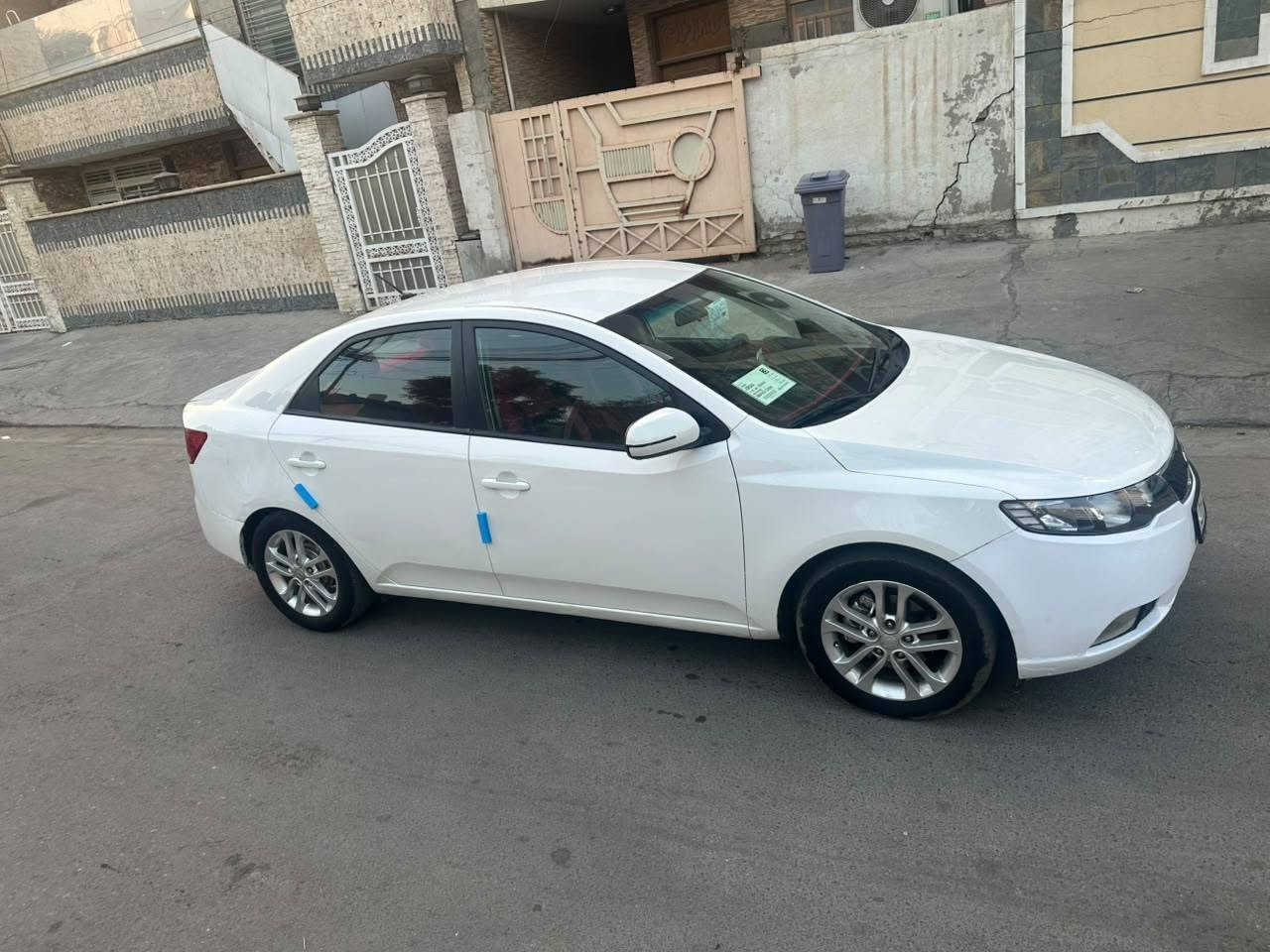سلام عليكم شباب عندي كيه سيراتو رقم سليمانيه هزه ورقم وسنويه جديده محرك 1600 كير ومحرك حداديه تتدفئه وتبريد ثلج  شاشه جبيره كامره دوشمه ارظيه وكشنات جاهزه مكانه بغداد صبغ 3 قطع *********** بغداد, العراق
