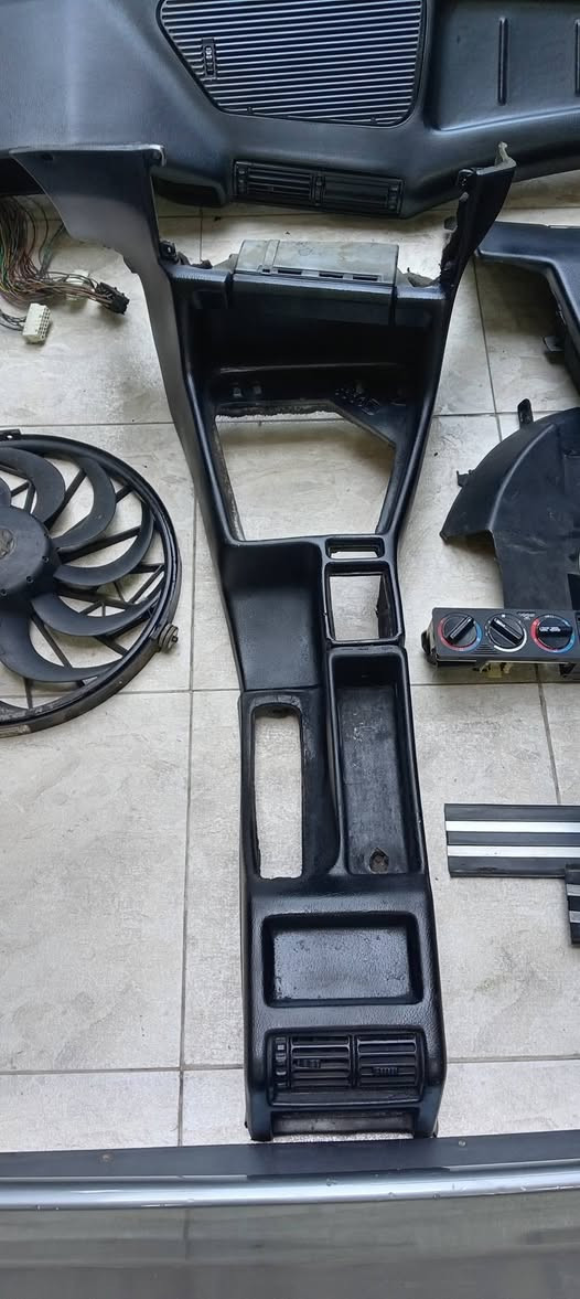 دشبول كامل حتى ضفير بي ب٣٠٠ الف كامل وجديد
دوسات ترحيب 10
مروحه عاصفه ب50الف
كونترول تبريد 40الف
سبايدر 40الف
مكاني بغداد الكرخ
***********
