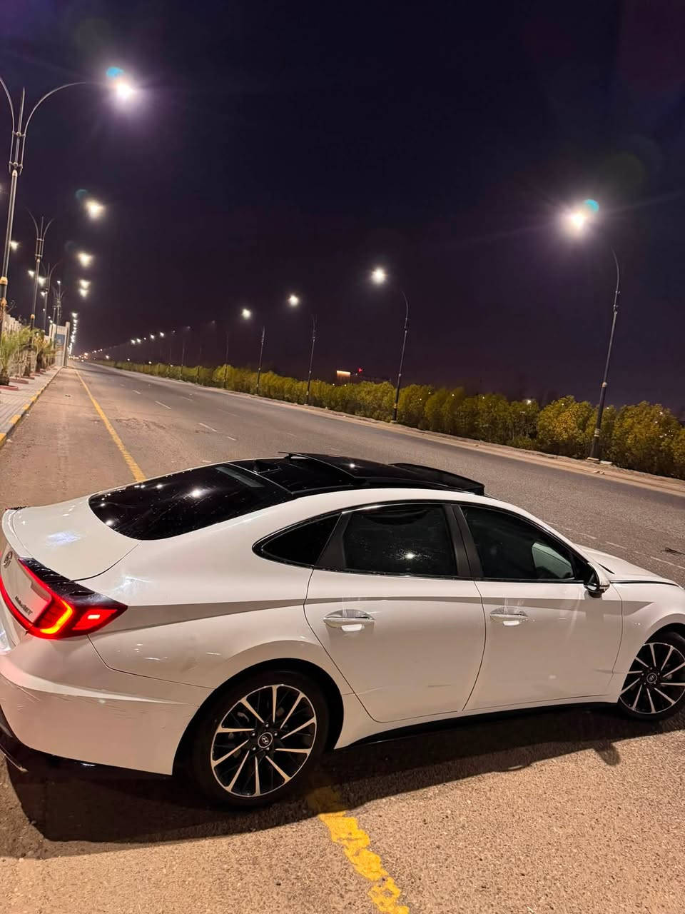 🚗 للبيع: هيونداي سوناتا 2023 (Limited - فول مواصفات)
الموديل: 2023(معوقين)تسجيل جديد

 اللون: أبيض ملكي

 الفئة: لمتد (Limited) - أعلى فئة بالمواصفات

 المسافة المقطوعة (المشي): 160 ألف كم

 الوارد: أمريكي

✨ المواصفات:

 فتحة سقف بانوراما

 شاشة كبيرة مع كاميرات (360 درجة) ونظام ملاحة

 كراسي جلد (كهرباء + تدفئة وتبريد)

 رادار أمامي وخلفي + رادار جانبي (نقطة عمياء)

 نظام تحديد المسار والقيادة الشبه ذاتية

 بصمة تشغيل وبصمة أبواب + تشغيل عن بعد

 دبل كير (شفتات بالمقود)

 وباقي مواصفات الفول لمتد المعروفة..

🛠️ حالة السيارة (الحادث):

 السيارة وارد أمريكي، حادثها بسيط (ضربة بصندوق السيارة) ومصلح تصليح درجة أولى وعلى الفحص.

 الإيرباغات كلها سليمة 100% وما طاقة.

 المحرك، الكير، والتبريد بحالة ممتازة وجاهزة من كلشي.

📍 مكان التواجد: البصرة - القبلة / حي الشهداء

💵 السعر المطلوب:173 $ الشراء يتصل

📞 للتواصل والاستفسار: ***********
