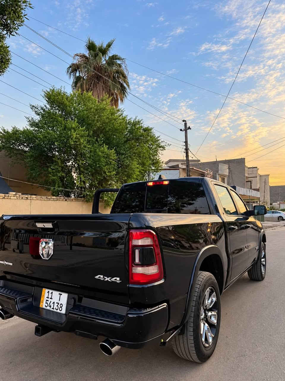 Dodge Ram 2022 Larame
للبيع دوج رام 2022 لارامي فول 1/1 
دفــع رباعـي 4X4 ويتحول دفع 2X اكسل 
بدي قصير باب طويل المرغوب 
السياره فول الفول 8 سلندر 5700
ممشى المركبة 60,000 km وليس mil
السياره كشنات جلد مطعم بـ مخمل + تدفئة تبريد + تحكم كامل
بانوراما قطعتين
دركة تدفئة فول تحكم 
شاشة تيسلا تعمل بنضام carplay
دوس كهرباء عند فتح الباب 
حساسات 360 بدرجة كامله
رادار امامي وخلفي وجانبي 
نقط عمياء في المرايا وحرارية
سستم صوت Alpine 
السياره جدآ نضيفه ومناقصه اي شي من صدر امامي وخلفي وتخم تاير جديد. 
التحكم في الدوس البانزين والبريك كهربائي 
LED projector 
حادث السيارة بسيط جداً فقط ربع جاملغ امامي رش ومعجون وفقط بارد جداً بسيط في باب الصدر والجاملغ نفسه ، قبغ جنطة مبدلة نفس اللون مطابق 
سعر العرض 32,500$ وبيها مجال بسيط 
للاستفسار : ‭***********‬ 
***********
