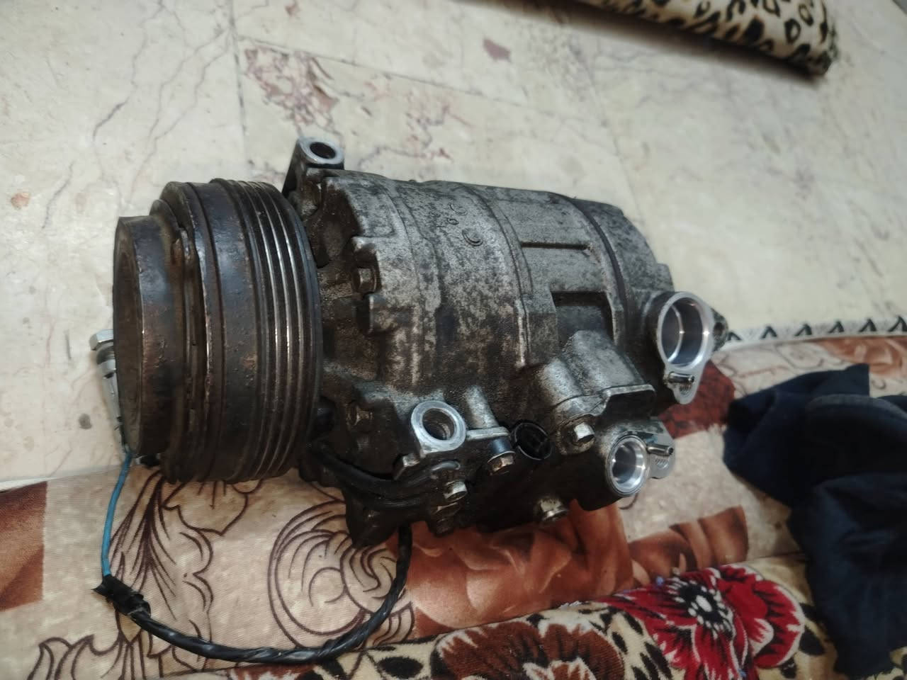 السلام عليكم للبيع كمبريسر تبريد صقر حاويه.. 
سعره ٨٠ ألف. 
مكانه بغداد
***********
