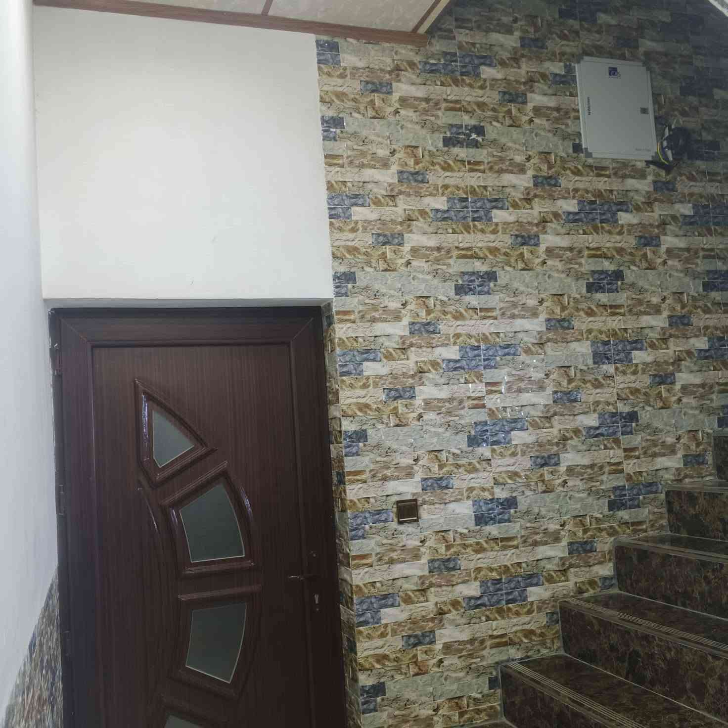 بيت للبيع فول سيراميك سقف ثانوي بيبان وشبابيك pvs تركي .مساحة/250 البيت مكون من 2غرفة منام هول استقبال مطبخ  وبيتونة طارمه صحيات منور وگراج /عنده معاملة طابو 
للاستفسار/***********/رابرين الاولى بصف ٧نيسان
