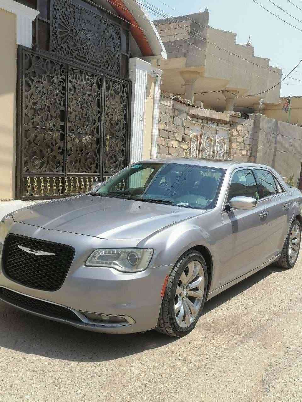 السلام عليكم 
اوباما  موديل  2016 اصل 
وارد    فول مواصفات ما عده الرادار 6سلندر 3600
تحكم ستيرن 
نظام ميموري
كشن كهربائي 
تتدفئه تبريد كشنات
برده خلفيه
بلازمه طكتين
گير ماوس
ويل مكسيكي 20
وبعد بيه مواصفات 
سي 300 علمن غير موجود على الفيس سياره نظيفه خير من الله   مال بيت خاصه ما تشتغل خط 
رقم ذي قار. بسمي. شرط التحويل   
حادثه بنيد  بس ما مفتوح معمر وهوه  عليه  وخشم المدكر  ما مفتوح بيه برغي 
موبايل. ***********
