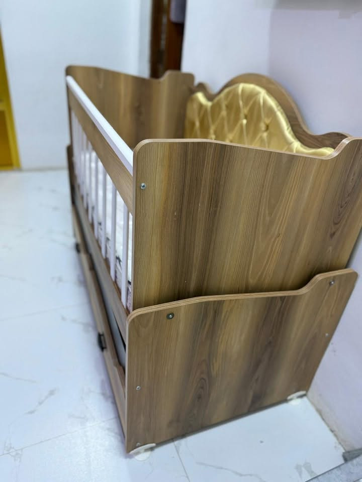 غراض لبيع جربايه طفل 175 ميز مرايه شغل تزكان نجاره صاجي عراقي سعرع 150عنواني بصره شط العرب ***********
