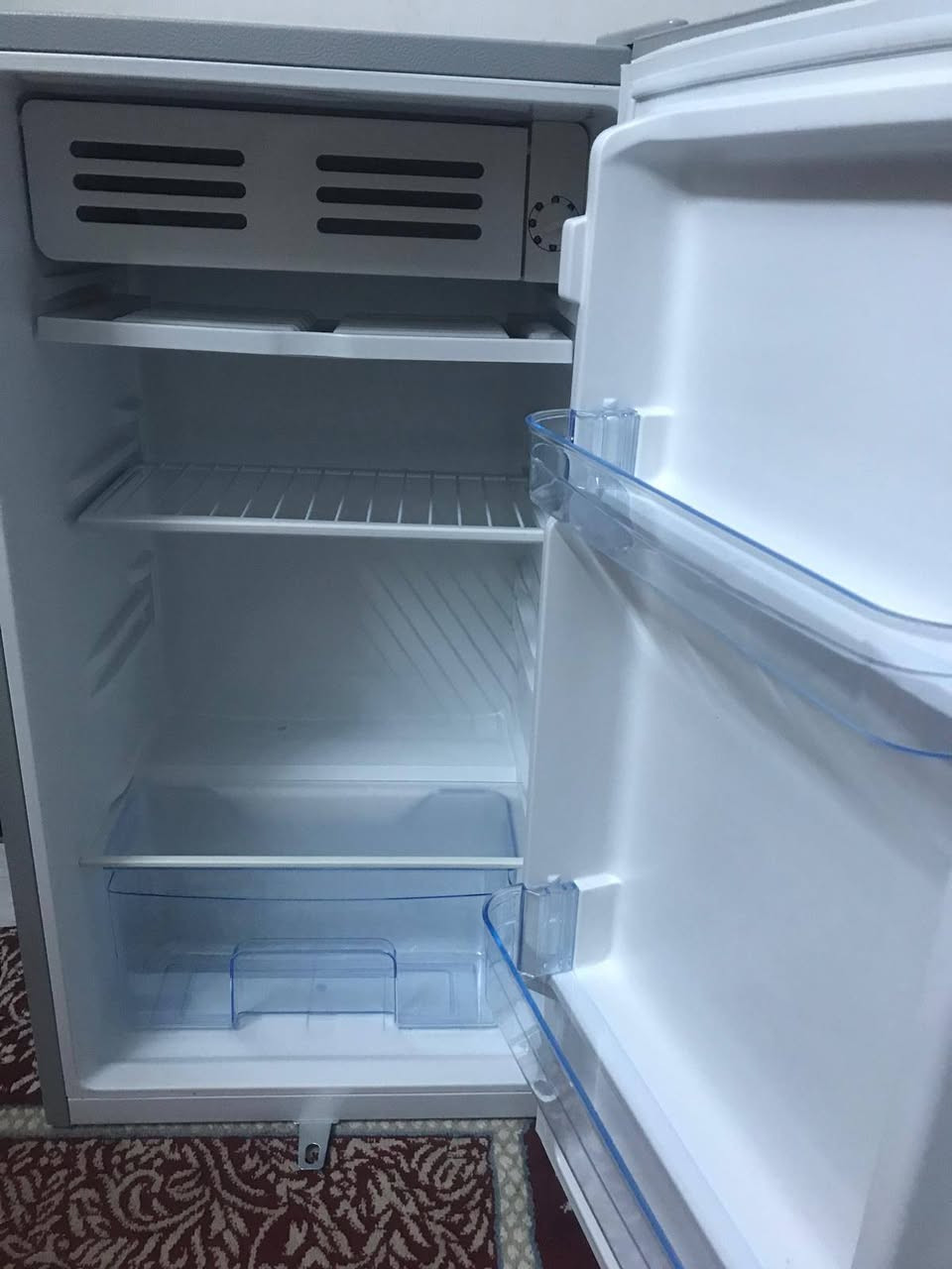 ثلاجه جديده غير مستعمله بعده جديده حجم ٦قدم سعر 115الف و بيه مجال المكان الدوره شارع مصافي رقم ***********
***********
اتصال أو استفسار وتساب و هاتف
