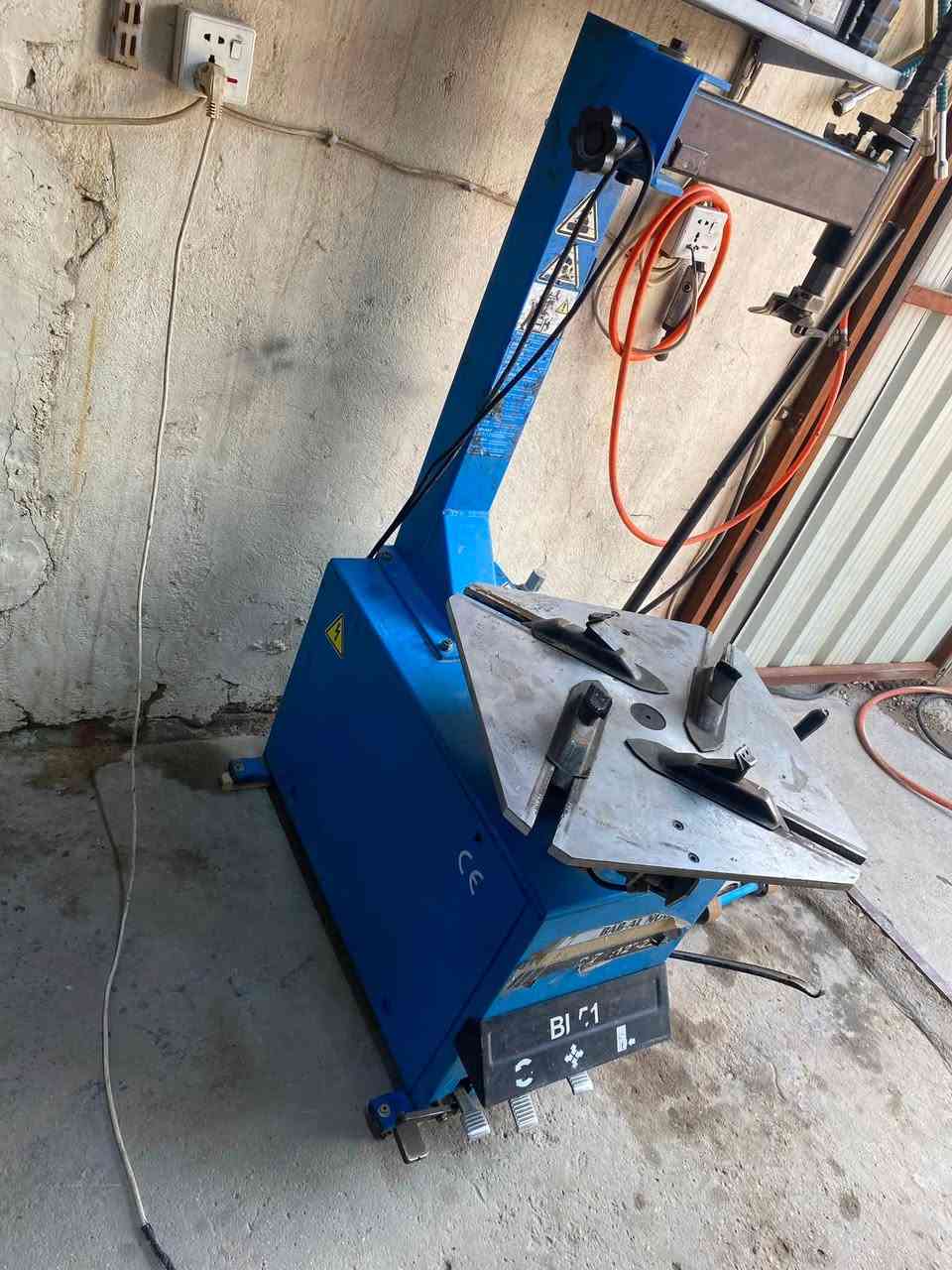 سلام عليكم عندي خالعه كلش نضيفه البيع مادخله تصليح حجمهه 22ابد سعرهه600 بيهه مجال بغداد الغزالية***********
