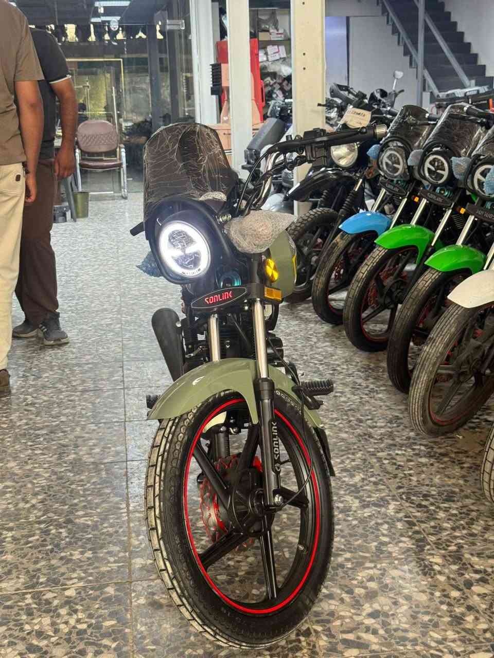 ماكس • ٢٠٠ • منفيس