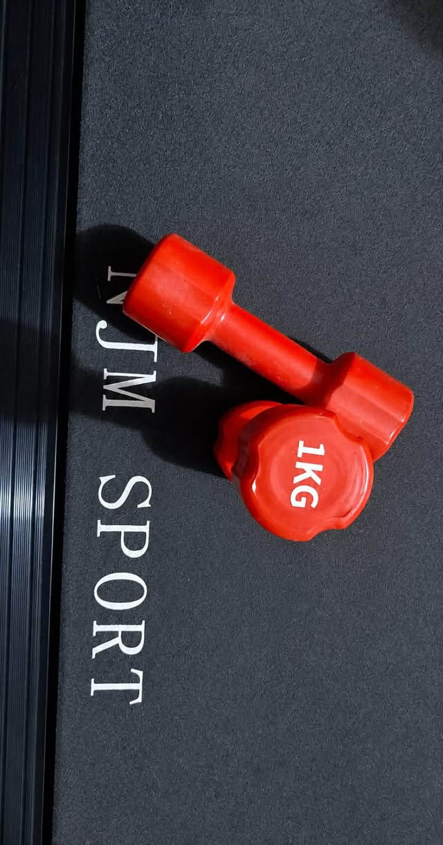 جهاز رياضه كارديو
يتحمل وزن 150KG 
السرعه القصوى 11 
جهاز نضيف استعمال شهر ونص فقط تأخذ شرط الفحص 
السعر 400 الف دينار 
وبي مجال بسيط 
التواصل ***********
حزام حارق دهون كهربائي 
جهاز تنشيف للخواصر
