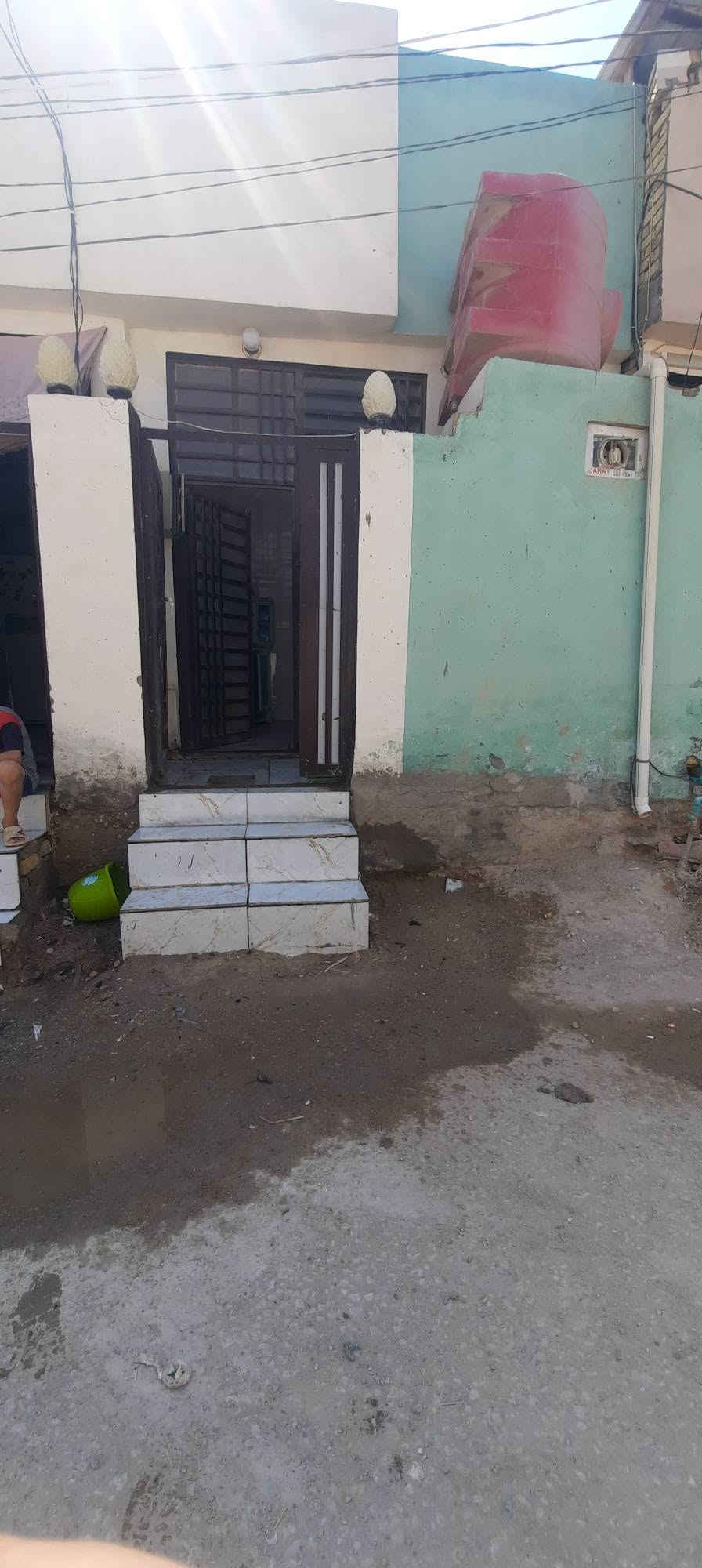 بيت للبيع ٥٠ متر عمود ٣١٧ لجوه بالخط الثاني بعده ما مسكون ١٨ وبي مجال قليل ***********
