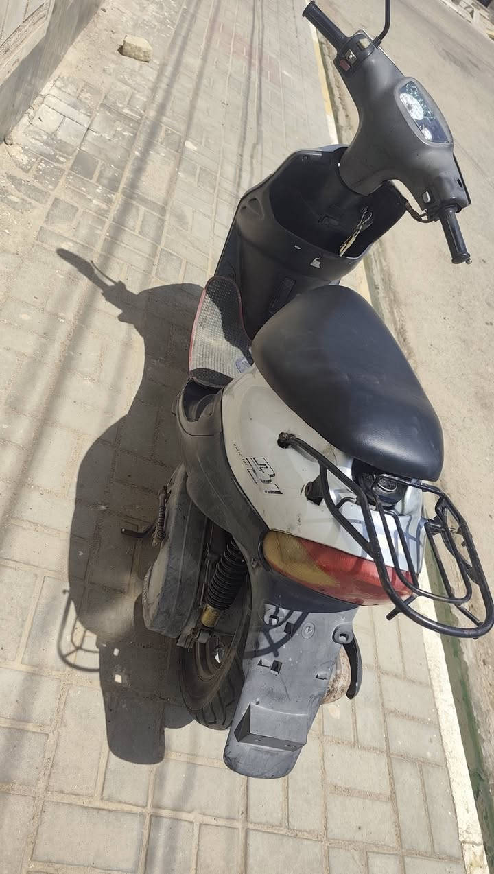 بيجي نضيف كلش نهضه معدل كهربائيات تشتغل سلف هندر عداد كله شغال مجفته مره وحده صار اسبوعين توها سحكت تجفيت اصلي تايرات جديد باتري جديد دبلات جديد دراجه جاهزه ربع ما تصرف عليها مكينه ناعمه اكسن ناعم السعر 375 وبيها مجال  الرقم ***********
