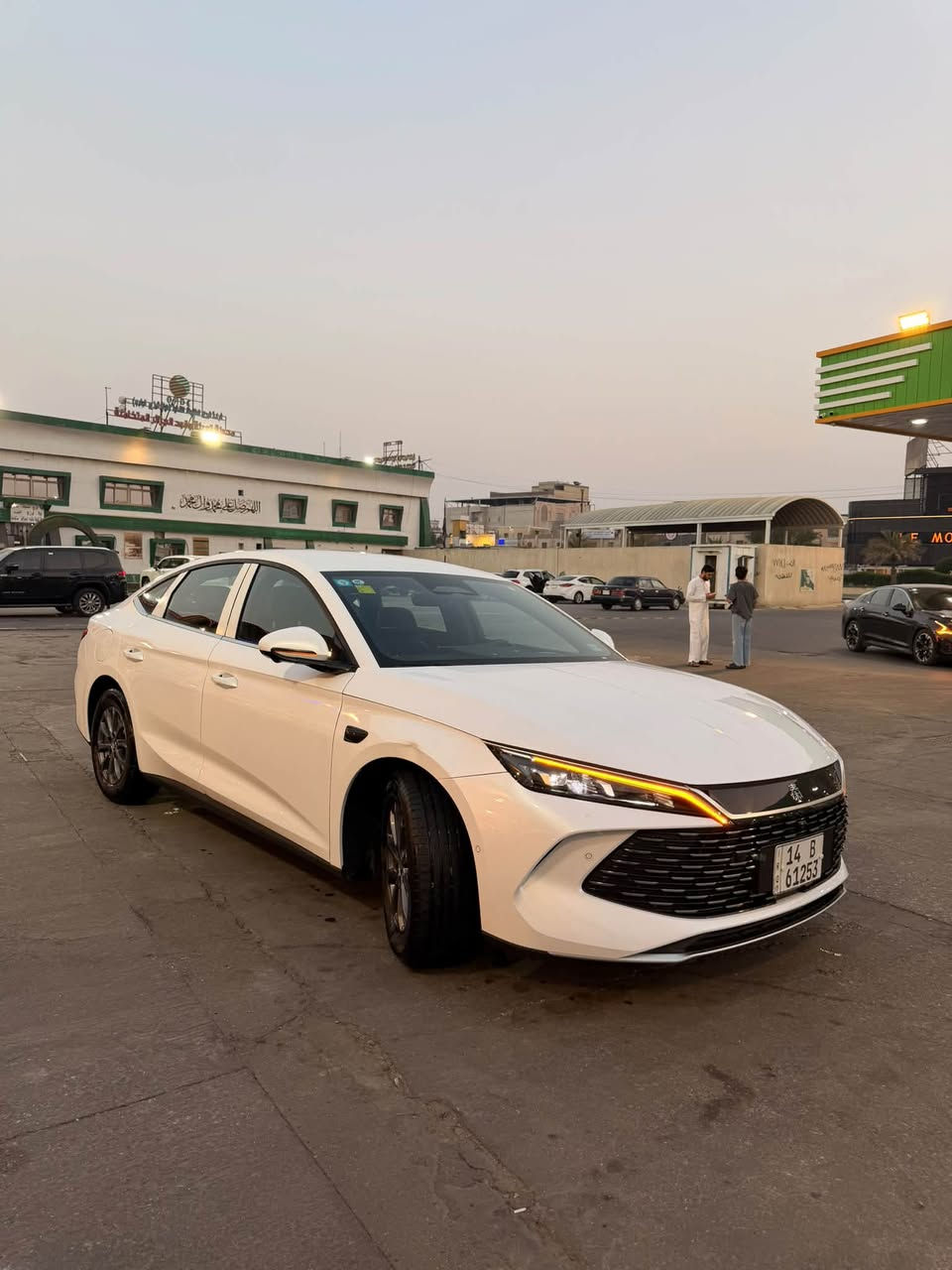 السلام عليكم
byd 

QinL 2025  
الفئة الجبيره( L)

باسمي تحويل ثاني يوم 

رقم بصره مكفوله عده طخه على كد صبع بالجاملغ وما مبين بسيط جداً 

فول قماره حديد

١٣ كامرا

اوتو بارك

داخل اسود جلد 

ماشيه 23 الف 

جديده جداً السياره 

المكان: البصره مجمع النسيم 

الرقم : *********** 

السعر :158 وبيها مجال بسيط جدا وانا خادم
