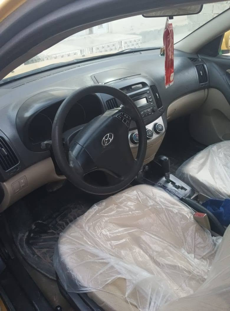 السلام عليكم انتره 2010 محرك 2000 بيه بس باب الكدام اليمن والجاملغ بي طخه  اربع اصابع السياره خير من الله السعر 90وبيه مجال الشراي. مكلف بل النشر  رقم صاحبه *********** الشراي بي خير ويدلل نتساهل ويه.
