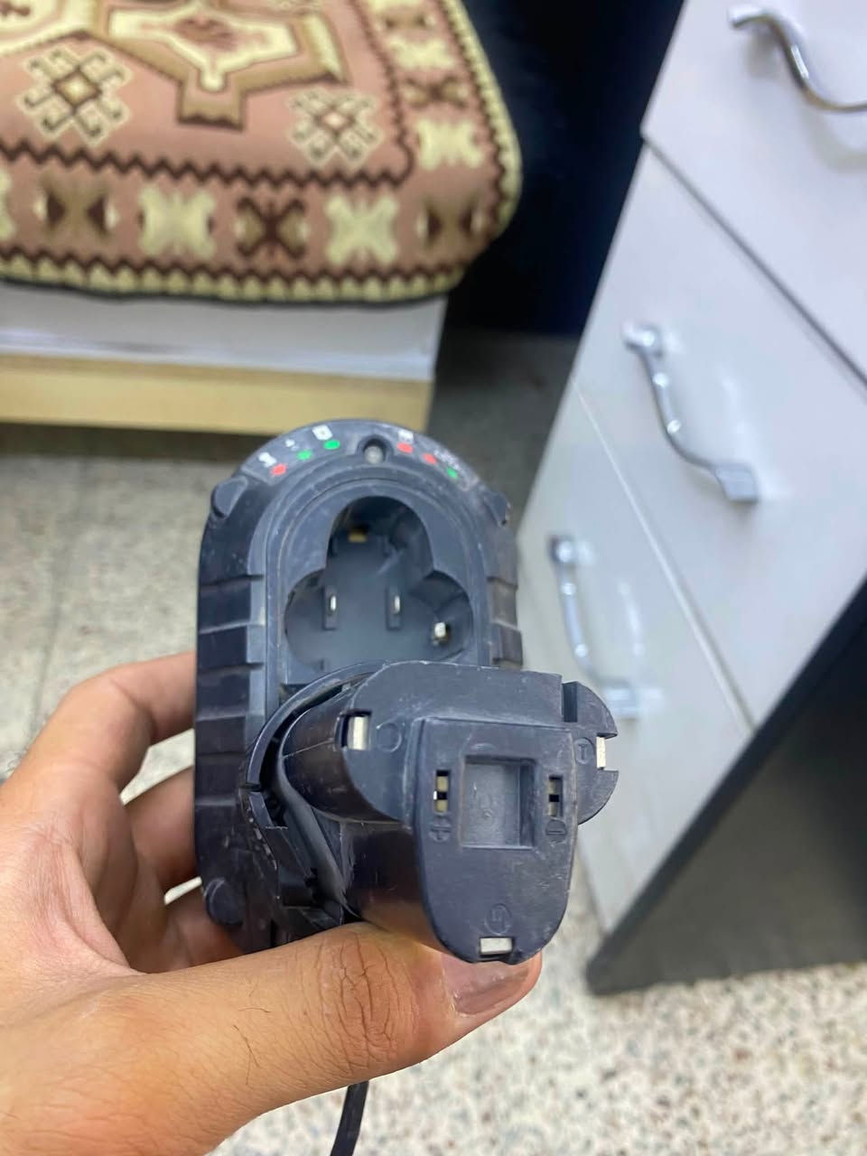 اذا عندك دريل عطلان او بطارية او اي جهاز كهرباء او شحن وتريد تصلحه راسلني
واذا مكانك بعيد عندي مندوب يجي ياخذه من باب بيتك ويرجعه الك 
واذا تحب تشرفنا للمحل وتستلمه وانته واكف 
متوفر تصليح وبيع كل انواع العدد اليدوية 
كارت دريل 
صيانة وتصليح كل العدد الشحن او الكهرباء البرشلز والفحمات 
تصليح كل الكوسرات او دريل همر او لقمة اي عطل برشلز او فحمات موجود وتحوير من نيكل الي ليثيوم
للاستفسار خاص عنواني بغداد الحرية 
***********
