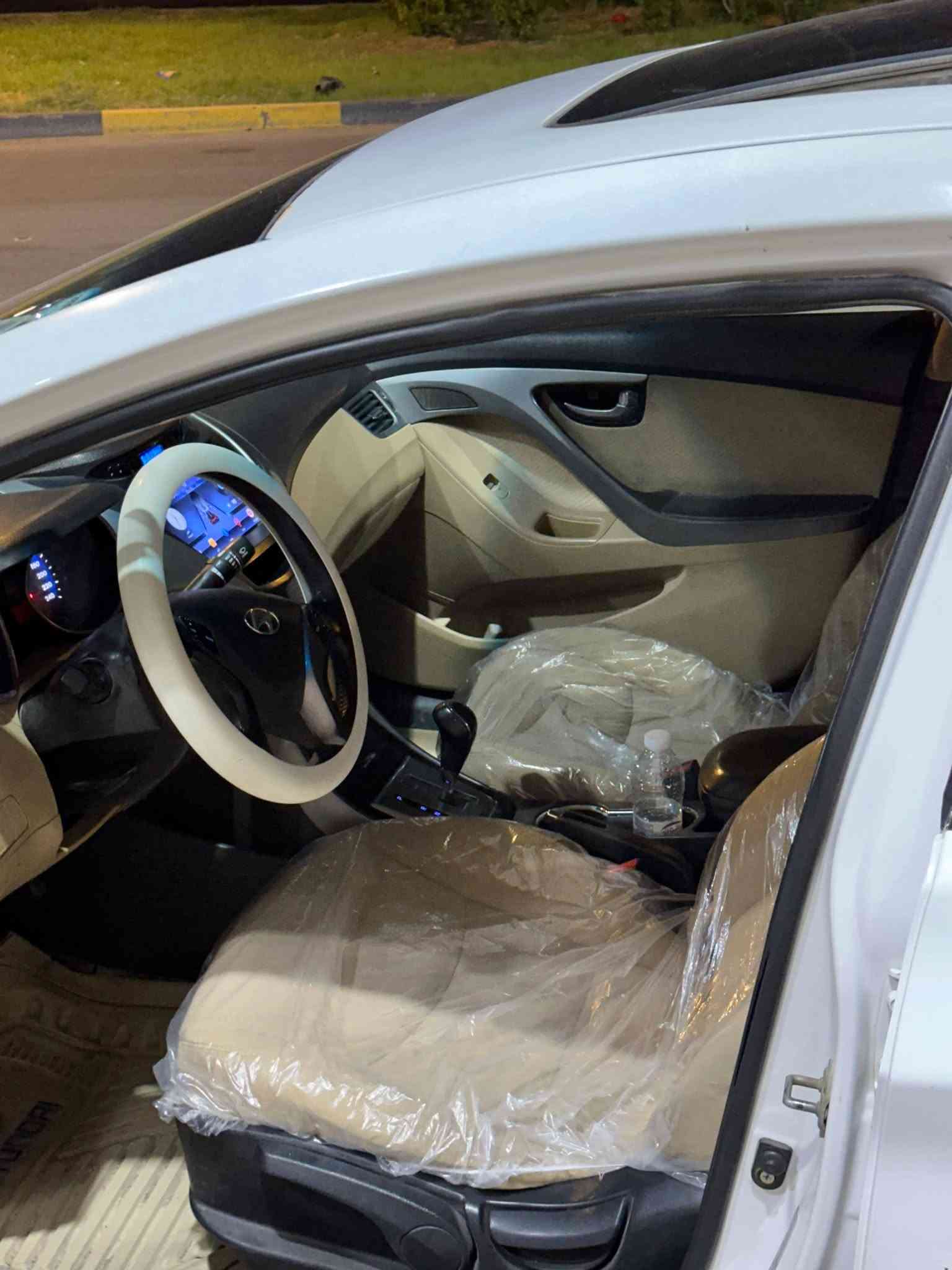 اللهم صلِ على محمد وال محمد.
النترا 2013 - فتحة سقف
 المحرك: 1800cc
 المسافة المقطوعة: 260 ألف كم
 الرقم والورقيات: رقم أربيل، تحويل ثاني يوم (صاحب السيارة رجل خلوق ومتعاون في الحلة)
 المواصفات والداخل: داخل عسلي، فتحة سقف
 الحالة الفنية: محرك، قير، حدادية، وتبريد بشرط وكفالة. تخم تاير جديد والسيارة جاهزة من كل شيء
 البودي والصبغ: صبغ جاملوغات إثنين أماميات وبنيد، مع كَصة قمارة (أثر تكشير بدون ضربة). شواصي، حوض، ولغود بشرط وكفالة، والباقي دحجات بسيطة شوف العين. الفحص ع المشتري بأي مكان يختار 
السعر 95 وبيه مجال 
الموقع: البصرة - أبو الخصيب (مقابل صناعية حمدان)
البيع: بيع أو مراوس
التواصل: متواجد على النت / الخاص /*********** محمد المالكي
