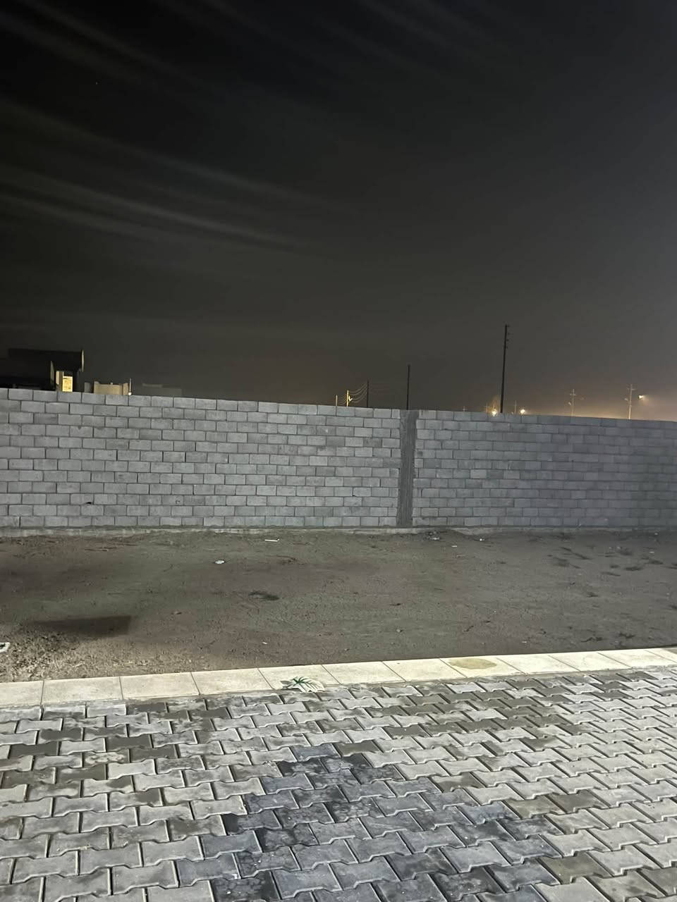 فيلا للبيع  منطقه الدوانم قرب الشرطه الخامسه مقابله للشارع المؤدي لعلوه الرشيد وحي الجهاد محتوياتهة 4غرف نوم صاله مطبخ خدمات صحيه السعر 650وقابل للتفاوض للاستفسار ***********
