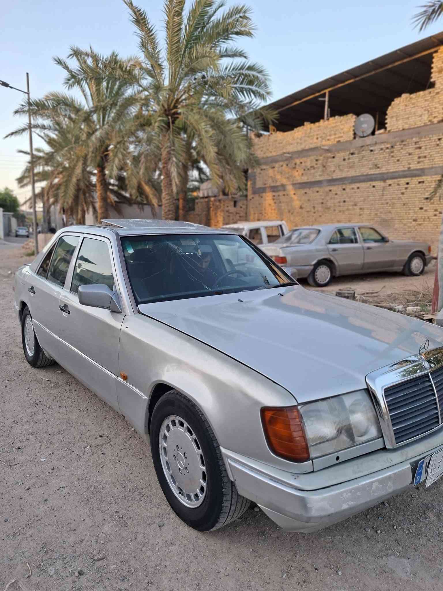 موديل 1993 بلادي 
دب بلادية للأخير 
مكينة وكير 300 عنكبوت جديد 
قواعد دبلات بلادي بدون تصليح
سيارة بدون ضربة 
فتحة سلايد طگتين 
كهربائيات كلها شغالة بلادية 
رقم انبار شرط التحويل اكاتبك وي راعيها 
سنوية عضم لل 2028
مكاني نجف السعر 42 ورقة 
إتصال هاتفي فقط رجاءا 
***********
