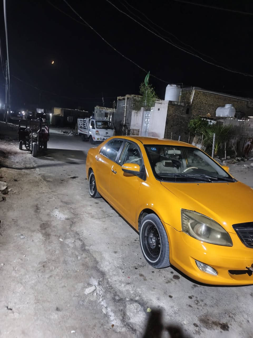 سلام عليكم جلي موبل مديل ٢٠١٢ للبيع أو مراوس سياره جاهزه مكينه أو كير حداديه اماميه أو خلفي طخم تاير باتري تبريد  عوزه بس كمبرسر سياره صبغ عام جماليه مكفوله من ضربه رقم نكليزي سنويه لل ٣٠تحويل ثاني يوم سعره ٤٢ أو بيه مجال  مكانه سوق شيوخ للستفسا اتصال ***********
