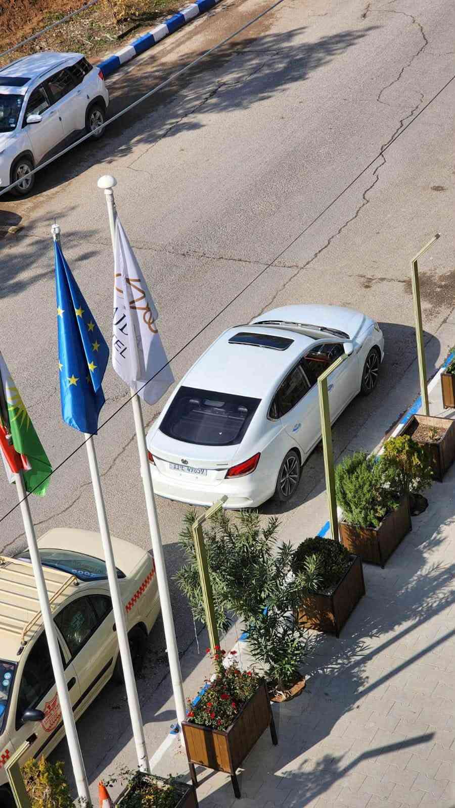 🚗 للبيع MG6 موديل 2022
المحرك: 1.5 لتر تيربو، 4 سلندر، 
فئة تروفي اعلى مواصفات بيها

ناقل حركة أوتوماتيك (DCT – 7 سرعات)

عداد الكيلو متر 57 كم

المواصفات:

استهلاك بنزين اقتصادي.

فتحة سقف

مقاعد جلد 

مقعد سائق كهربائي

تكييف أوتوماتيك / ثنائي المنطقة

نظام صوت مع بلوتوث + USB

وسائد هوائية 

مثبت سرعة

Auto Hold 

هاند بريك بصمة

نظام مراقبة ضغط الإطارات

كاميرا خلفية 

حساسات أمامية وخلفية

مرايا جانبية كهربائية مع إشارات LED

بصمة تشغيل 

دخول ذكي بدون مفتاح

إضاءة LED نهارية

السياره مكفوله بدون ضرر وبدون صبغ وجاهزه
رقم بغداد ابئسمي
رقمي***********
