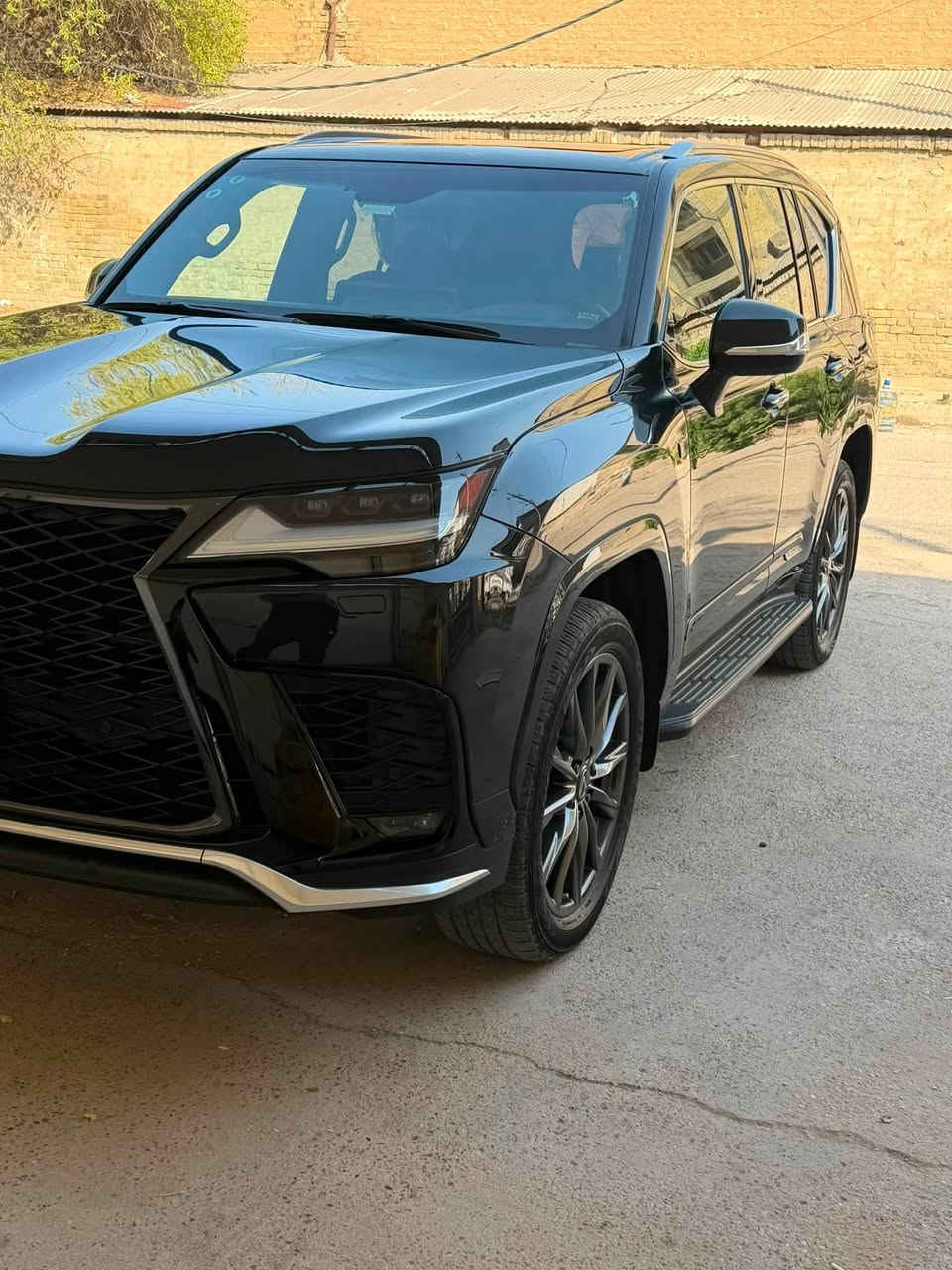 � للبيع | لكزس F Sport موديل 2023 🚘 ساز ام ضمان
*  اللون:أسود
* الممشى: 32,000 كم فقط
* رقم بغداد
* السيارة باسمي، والتحويل يتم ثاني يوم.
* يوجد ضرر سابق بسيط جدًا في الباب الأمامي الأيمن،، والسيارة نظيفة جدًا
* ⁠مكان سياره بزيونه 
* ⁠السياره ساز ام ضمان 
* ⁠*********** الاتصال

