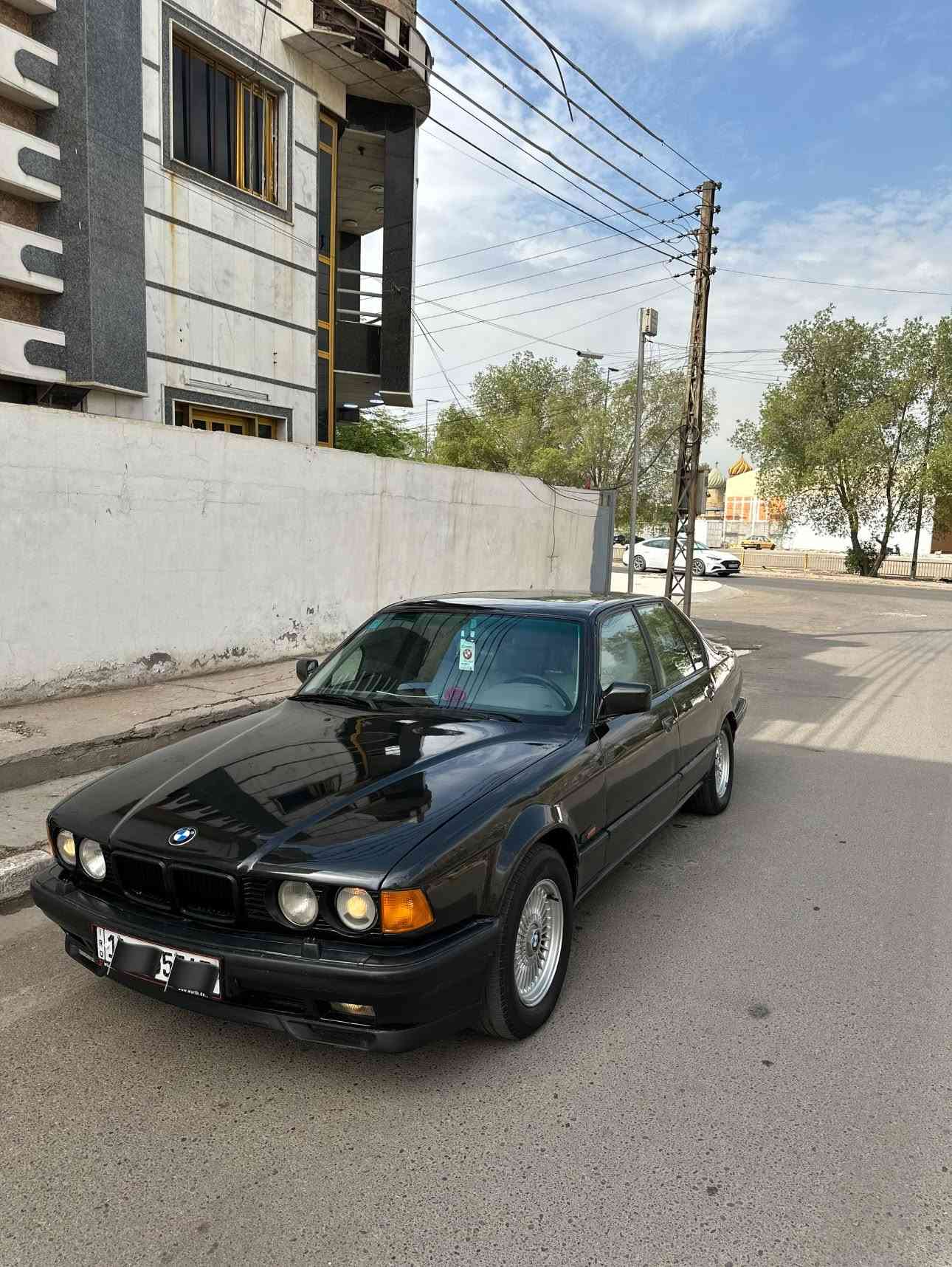 السلام عليكم بي ام للبيع 740 اصل موديل 1992 كفاله من الضربه فتحه سلايد طكتين كشنات كهرباء صندوق شفط كهرباء حساسات مانع انزلاق مري كهرباء سنتر لوك ٤ جام كهرباء مكينه كير صدر جدد  تبريد ثلج السياره جاهزه اي نقص مابيهة رقم بغداد دولي بأسمي عنواني بغداد السيديه السعر ٥٨ وبيهة مجال ***********
