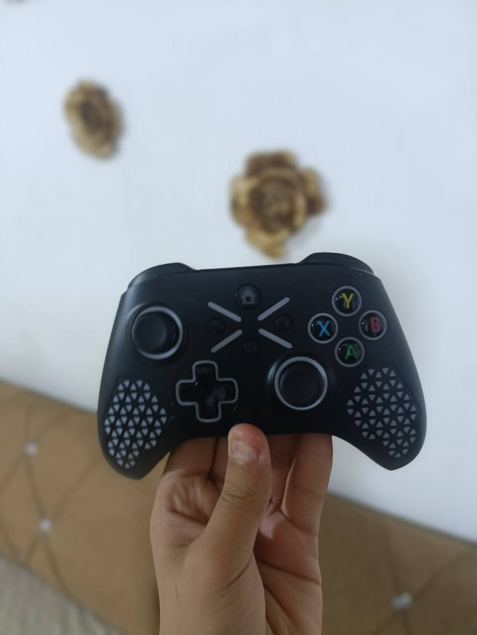 🎮 للبيع – جوستكات ألعاب احترافية 🎮
📍 العنوان: بغداد / حي العامل
📱 واتساب فقط: ***********
🤍 الجويستك الأبيض
✅ نظافة 100%.
✅ يشتغل على PC بدون أي مشاكل.
✅ يدعم Xbox لكن حسب الجهاز والتحديثات (اشتغل عندي على Xbox One Fat).
✅ أزرار Mouse Click (RB / RT / LB / LT).
✅ عصي Hall Effect ضد الانجراف.
✅ زرين خلفية قابلين للتخصيص.
✅ 5 أوضاع RGB.
✅ دنكل + شحن Type-C.
✅ البطارية تدوم من 3 إلى 4 أيام حسب الاستخدام.
💰 سعره على أمازون 45 دولار.
💵 سعر البيع: 35,000 دينار عراقي فقط.
⚫ الجويستك الأسود
تم فتحه للصيانة، وتم العثور على مكثف مخلوع وقد يكون هو سبب العطل، لذلك يُباع كما هو لمن يعرف بالصيانة أو لقطع الغيار.
💵 السعر: 20,000 دينار عراقي (بيه مجال بسيط).
❤️ سبب البيع: عدم الاستخدام وعدم الحاجة، والسبب الثاني عندي عمرة وأريد أبيعهن حتى أكمل فلوس السفر. الله يكتب الخير للجميع. 🤍
📱 للتواصل واتساب فقط: ***********
