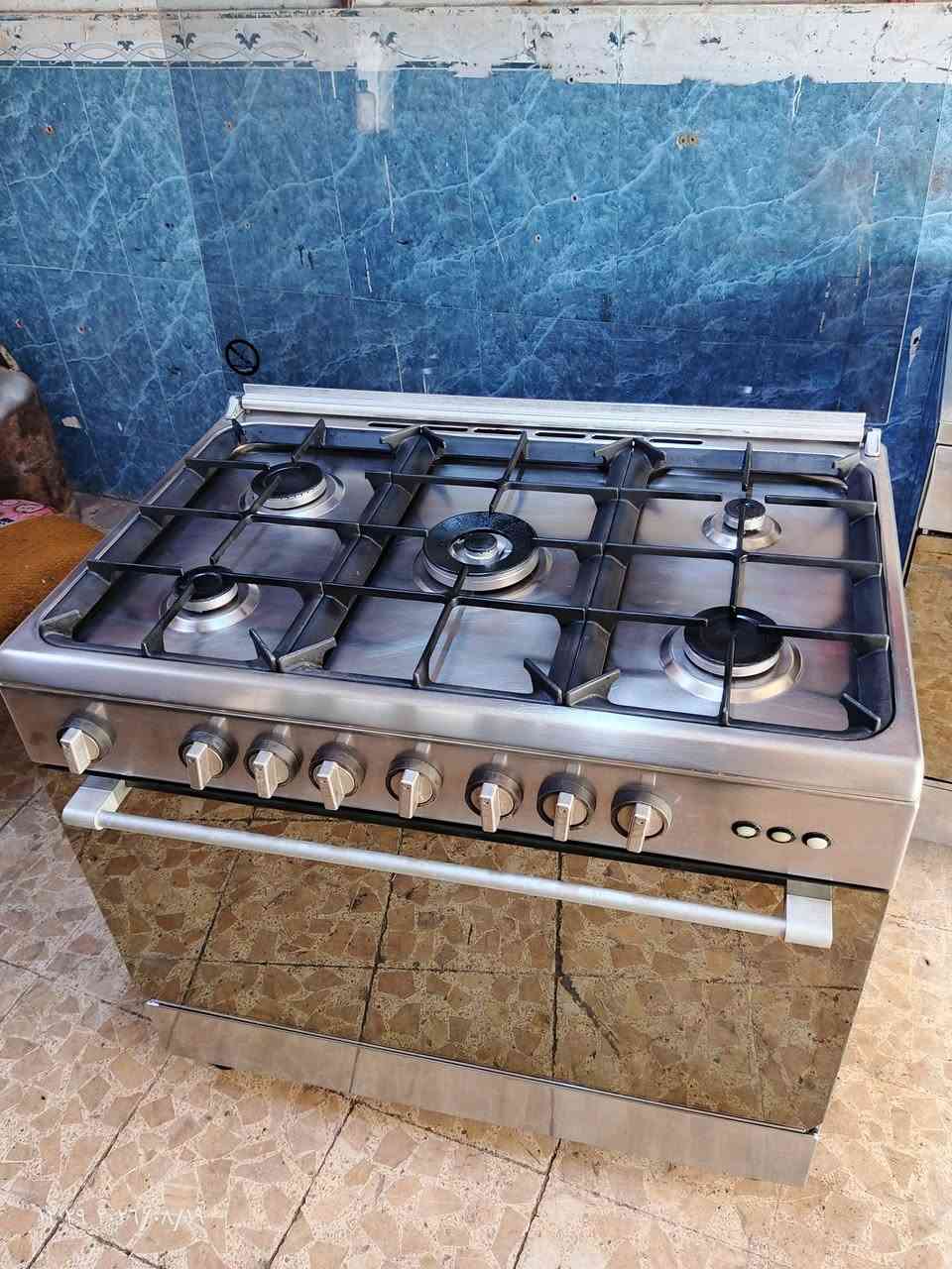 طباخ للبيع نوع إيطالي كله شغال مابي اي نقص مثل الصوره واحلى بعدمكان نجف حي االغري ***********
