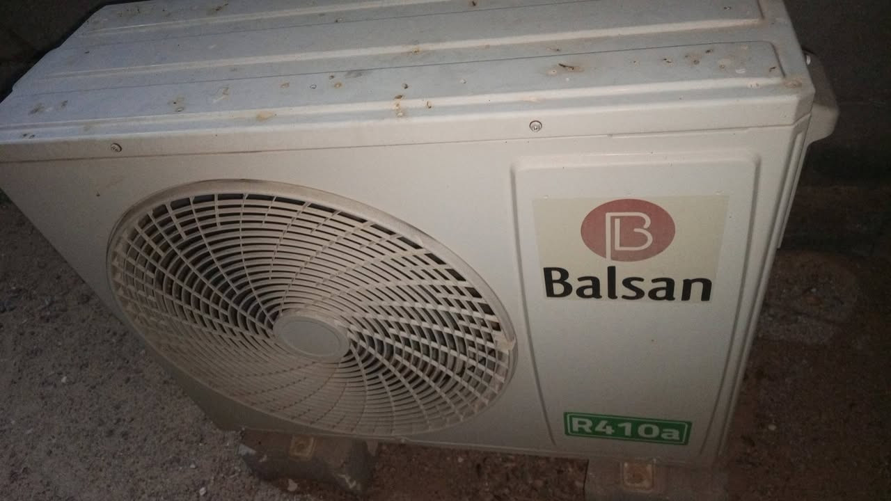 سبلت للبيع نوع بلسان طن ونص مشتقل سنه وحده فقط شرط مامصلح ولامشحون سعر 450 / ***********
