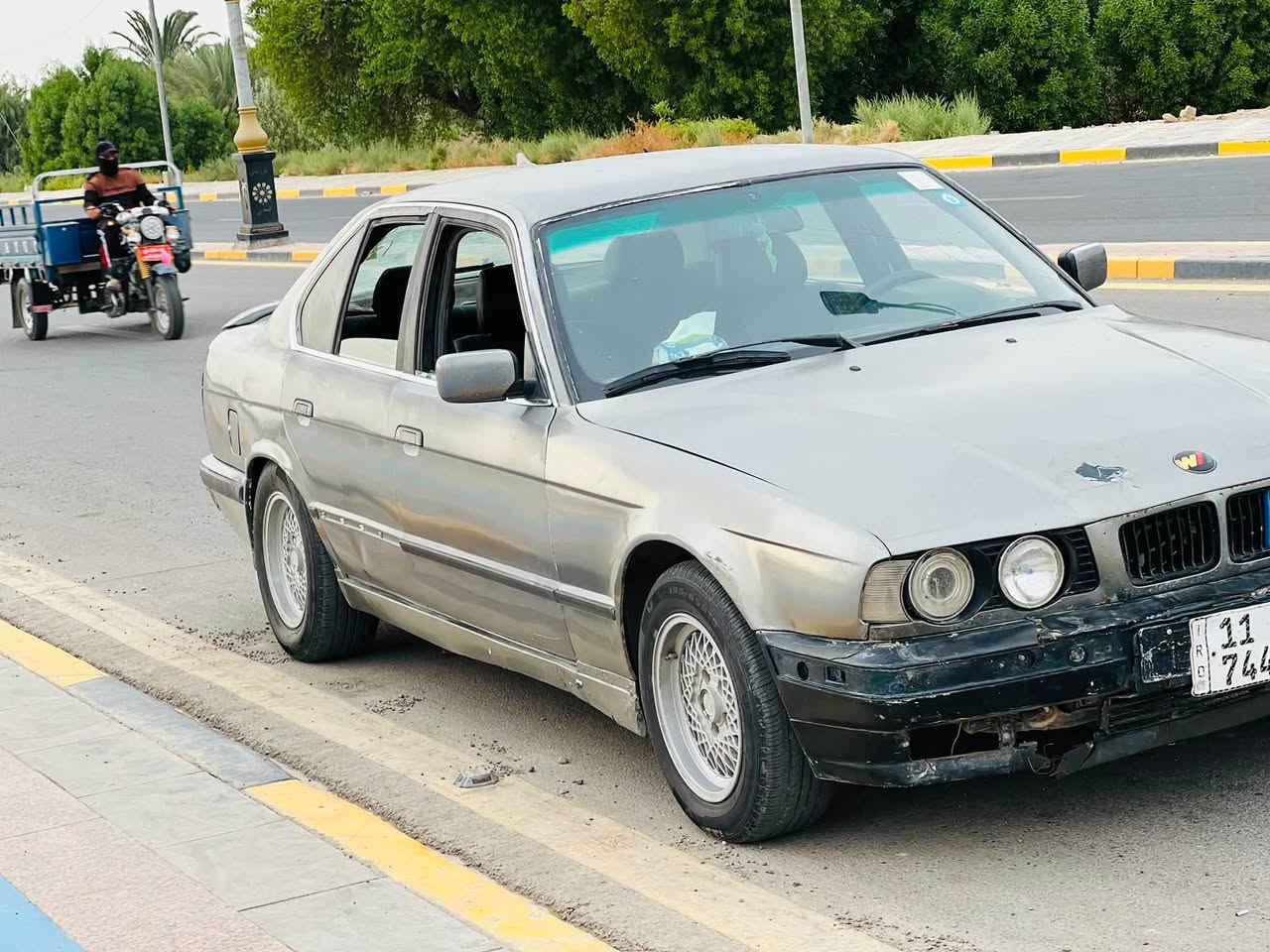 سلام وعليكم
بيئم دبليو 525موديل 1990
رقم بغداد دولي  
بسمي السياره  
مكينه وكير حاويه 
كير عادي. 
 مكانه واسط. كوت 
تجي تفحص. وتشوف شوف العين 
سعر 40$وبيه مجال. حك الجيه 
او مراوس حسب القناعه 
***********

‭***********‬
