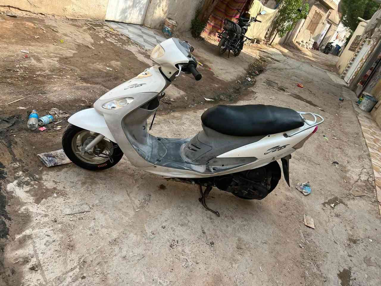 سلام عليكم دراجه ماكس منغولي وكاله ما بيها اي نقص كلها شغاله انضف من الصوره جديده سعرها ٧٠٠ وبيها مجال حق الجيه بلاديه ٤٩ مكيناتها بلادي مكاني حله حي الشاوي الرقم ***********
