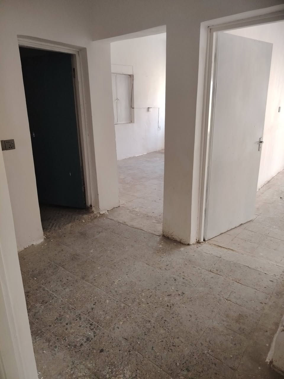 🏠 بيت للإيجار – حي الجامعة

📍 الموقع: حي الجامعة، خلف مطعم حياوي، موقع مباشر وقريب جداً من الشارع العام.

🔹 غرفتين نوم
🔹 صالة
🔹 استقبال
🔹 مطبخ
🔹 مجمع صحيات داخلية وخارجية
🔹 كراج يسع أكثر من سيارة 🚗

📞 للاستفسار والتفاصيل، التواصل معنا.
***********
