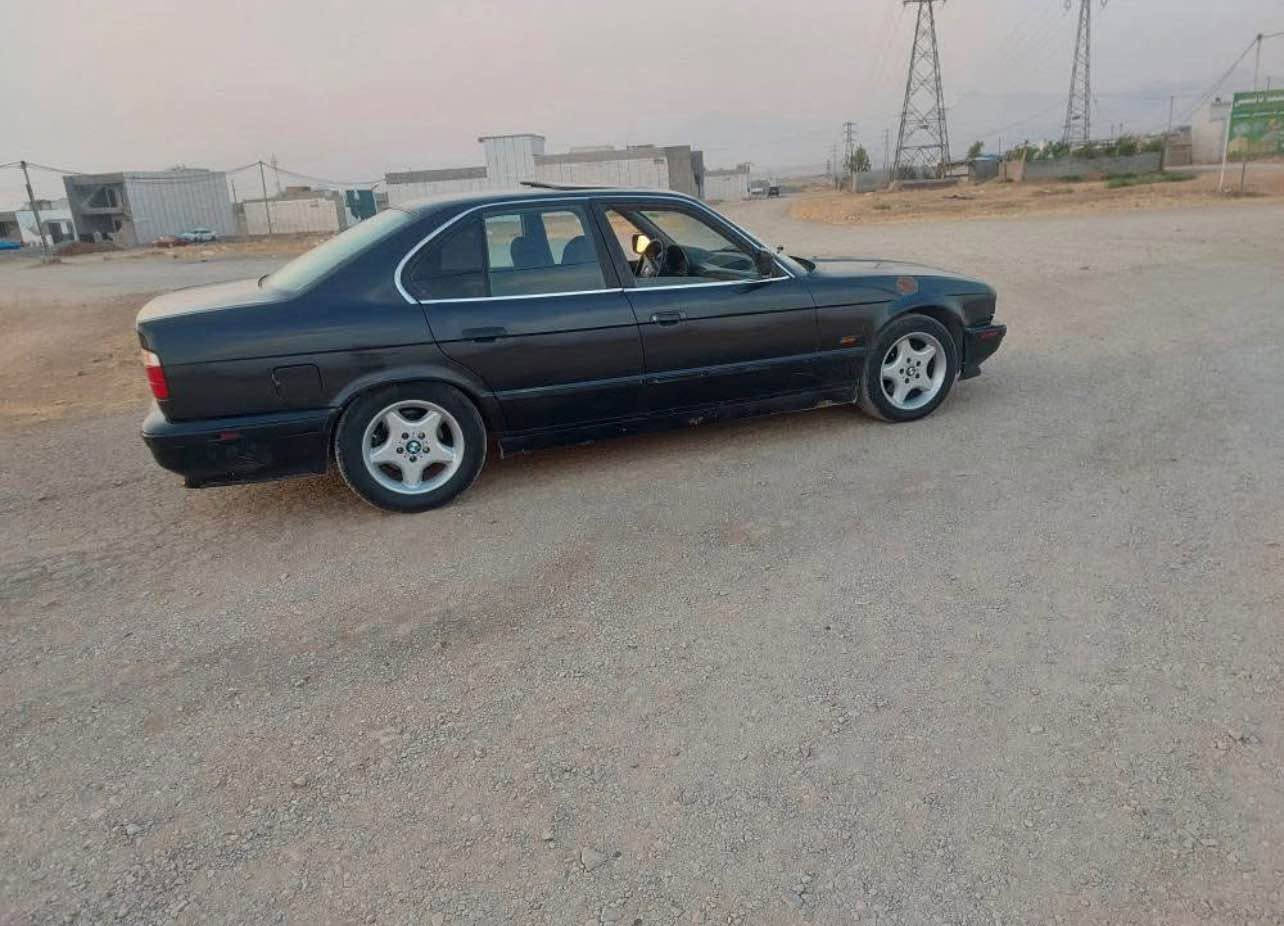 🌹بەناوی خوای گەورەومیهرەبان ‌🌹      
BMW  525
مۆدێل1993                   ***********
 ئاڕمی پلاستیکی هەولێر  ئاڕم و ئەوەلیات و بڕاوەبەشەرت مەکینەکەپسی 525 گێڕتۆماتیک گێڕو مەکینەی بەشەرت تەقەوڕەقەی بەشەرت پێش و دوای چەکوشی پێوەنیە  تازە پێش و دوای داگیراوە   چوارتایەو ویلی تازەی  لەژێره  سڵاید  لایت ئەڵقە  کامل ئەشیای تەبریدی پێوەیە سعری  22گەڵاو کەمێک معامەلە ناونیشان سلێمانی تکایەبەس فرۆشتنە   
تێبینی  سەیارە بەس موسە        ژ  . م  ***********         *********** السليمانية, العراق
