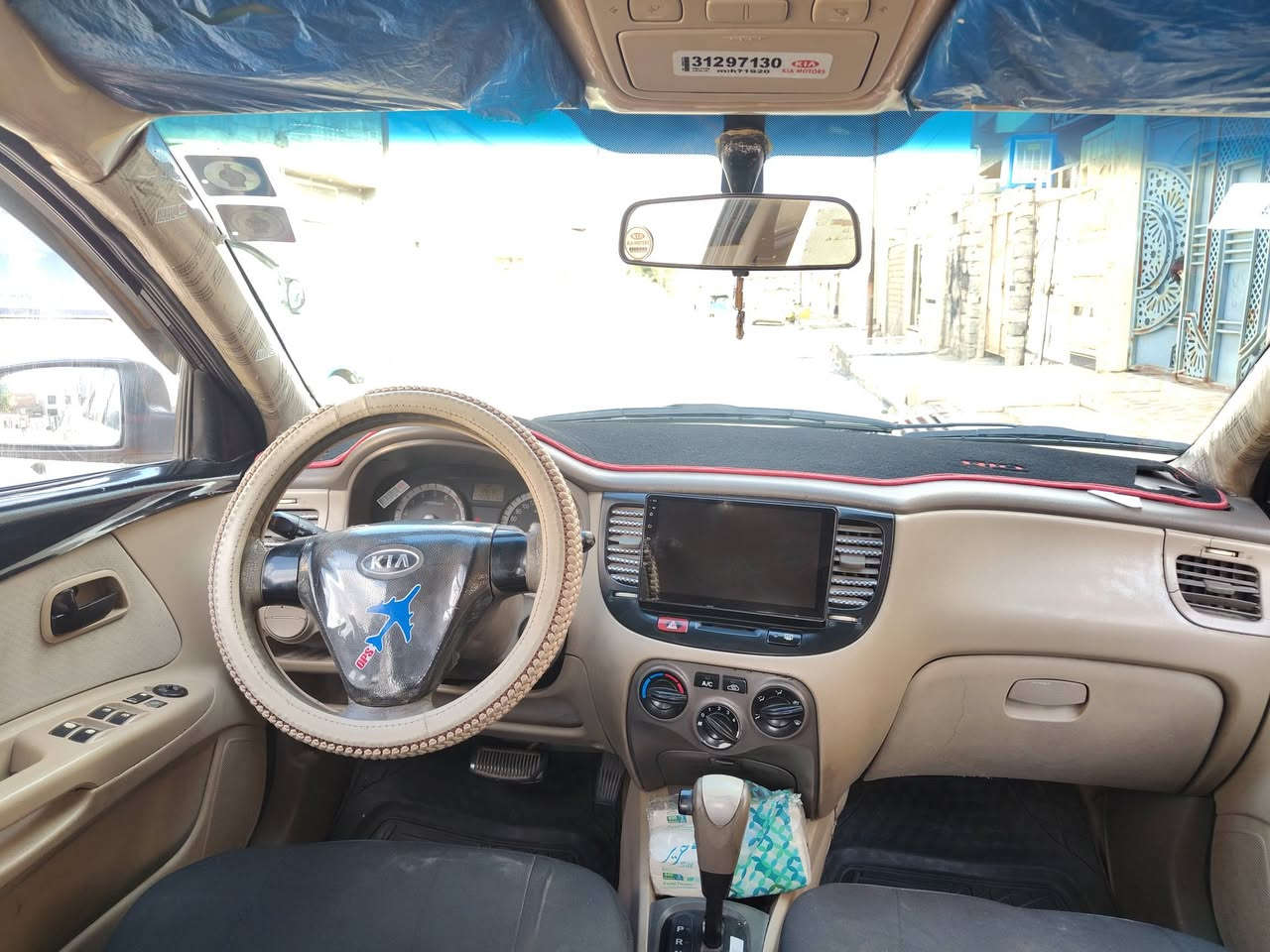 كيا ريو موديل 2009
بدون ضرر تلقيطات مال تكسي فقط كير محرك شرط 
هيئه غرامات صفر سنويه 2031

طخم جديد سياره ما عوزها دنار شغل واطلع توماتيك فول تبريد ثلج رقم تلفون ***********
السعر 87 بيها مجال
