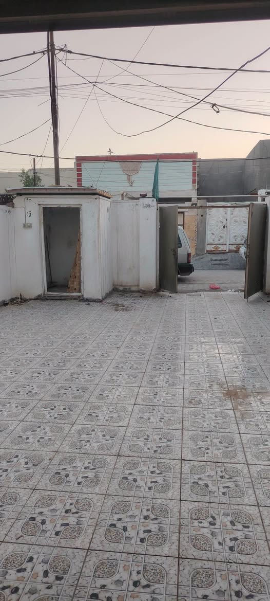 بيت للايجار النجف حي ميسان بشارع الجامع مساحة 100 متر يتكون من
طارمة كبيرة جدا وغرفة وصالة ومطبخ وصحيات
للاستفسار الاتصال *********** او مراجعه مكتب ألروان للوساطه العقاريه والمقاولات العامه

نص مكتوب في الصور:
- بيت للايجار النجف حي ميسان شارع الجامع مساحه 100متر يحتوي على طارمـة صالة غرفة مطبخ صحيات *********** مكتب الروان