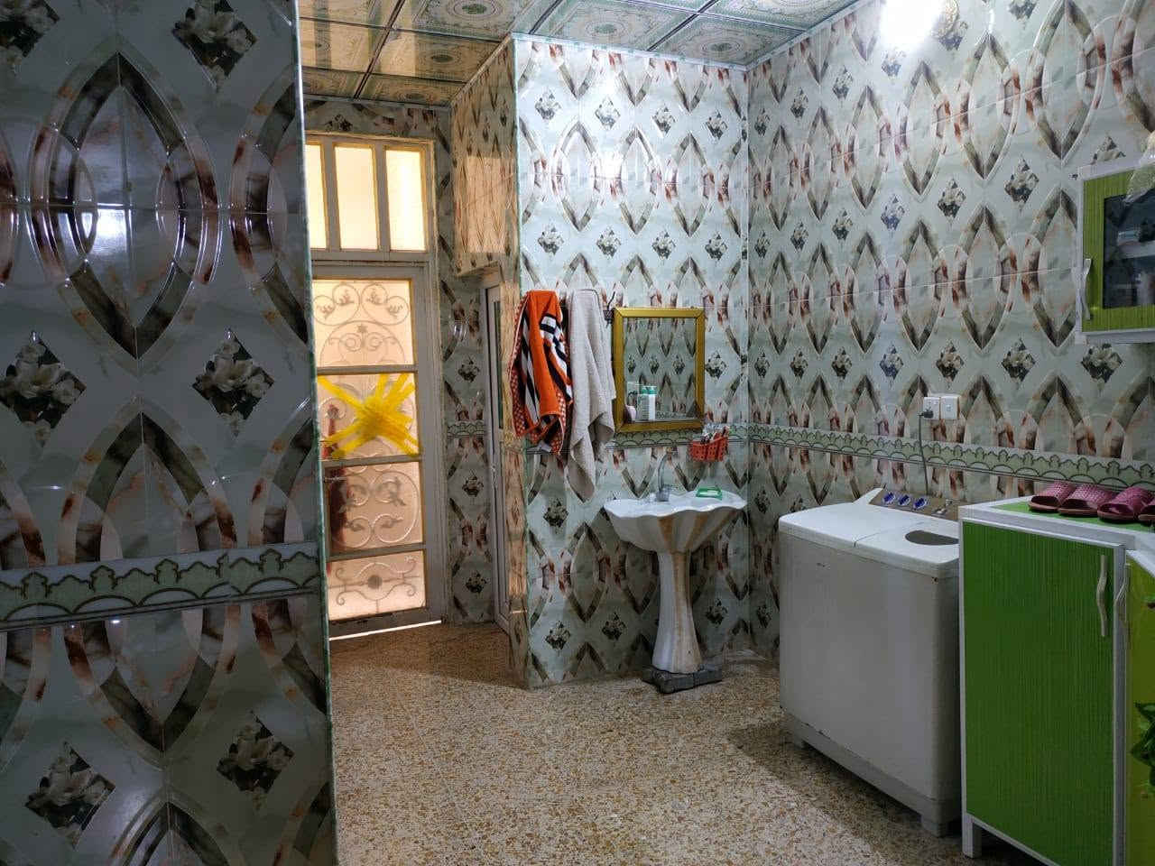 بيت ٢٤٦متر قطاع ١٥على ساحة طابقين ٤غرف نوم كونكريت مسلح كامل المواصفات السعر ٣٢٥مليون مع المجال للاستفسار مكتب سيد هاشم الذبحاوي النجف الاشرف الكوفة حي ميسان ركن شارع البوريات ***********واتساب نستقبل جميع العروض عرصات بيوت مشتملات راسلونا مع الصور على الواتساب اعلاه
