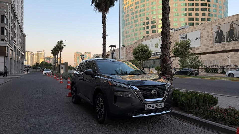 2023
✅ موديل: 2023

✅ ممشى: 53,000 كم فقط

✅ Clean Title

✅ Run & Drive

✅ السيارة مملوكة لطبيب وتمت المحافظة عليها بعناية فائقة.

✅ بحالة ممتازة جداً من الداخل والخارج.

المواصفات:

* رادار أمامي وخلفي

* نظام التحذير من الاصطدام الأمامي

* نظام الفرملة التلقائية للطوارئ

* مثبت سرعة ذكي (Adaptive Cruise Control)

* نظام المحافظة على المسار

* نظام التنبيه عند الخروج عن المسار

* نظام مراقبة النقطة العمياء (Blind Spot)

* تنبيه حركة المرور الخلفية

* كاميرا خلفية

* تشغيل بالبصمة (Push Start)

* دخول ذكي بدون مفتاح

* تشغيل عن بُعد (Remote Start)

* Apple CarPlay

* Android Auto

* شاشة لمس

* بلوتوث

* مكيف أوتوماتيكي ثنائي المناطق

* جنوط ألمنيوم

* مصابيح LED

* حساسات اصطفاف

* فرامل يد إلكترونية مع Auto Hold

* مقود متعدد الوظائف

السيارة لا تحتاج أي مصروف، جاهزة للاستخدام والفحص لدى أي جهة مختصة.

📞 للتواصل  يرجى الاتصال

***********
سعر ١٦٥

Nissan Rogue SV 2023

✅ مۆدێل: 2023

✅ بڕی ڕۆیشتن: 53,000 کیلۆمەتر

✅ Clean Title

✅ Run & Drive

✅ خاوەن ئۆتۆمبێلەکە  زۆر بە باشی پاراستووە.

✅ ئۆتۆمبێلەکە زۆر پاکە و دۆخی وەک نوێیە.

تایبەتمەندییەکان:

* ڕاداری پێشەوە و دواوە

* سیستەمی ئاگادارکردنەوە لە پێکدادانی پێشەوە

* برێکی ئۆتۆماتیکی لە دۆخی مەترسیدا

* کڕوز کۆنترۆڵی زیرەک (Adaptive Cruise Control)

* سیستەمی پاراستنی هێڵی ڕێگا (Lane Keep Assist)

* ئاگادارکردنەوەی دەرچوون لە هێڵی ڕێگا

* سیستەمی چاودێری خاڵی کوێر (Blind Spot Monitor)

* ئاگادارکردنەوەی هاتوچۆی دواوە (Rear Cross Traffic Alert)

* کامێرای دواوە

* ستارت بە دوگمە (Push Start)

* دەرگاکردنەوەی بێ کلیلی (Smart Key)

* ستارتی دوورەوە (Remote Start)

* Apple CarPlay

* Android Auto

* شاشەی تاچ

* Bluetooth

* مەکیفی ئۆتۆماتیکی دوو ناوچە

* جەنووتی ئەلمنیۆم

* چرای LED

* حەساسی پارککردن

* برێکی دەستی ئەلیکترۆنی لەگەڵ Auto Hold

* فەرمانی فرەکارە (Multifunction Steering Wheel)

✅ ئۆتۆمبێلەکە هیچ خەرجیەکی پێوە نییە و ئامادەیە بۆ هەر جۆرە پشکنینێک لەلایەن هەر میکانیکێک.

📞 بۆ زانیاری زیاتر  پەیوەندی بکەن

***********
نرخ ١٦٥
