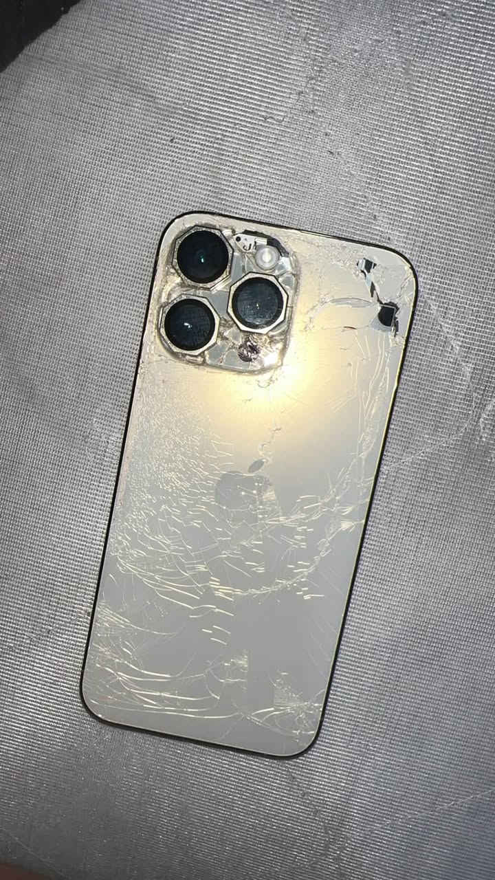 سلام عليكم اخوان 
ايفون 📲 14 برو ماكس لبيع أمريكي نموذج M 
بطارية 🔋 96 
شاشه مستبدله نوعية جيدة 
ضهر مكسور 
السعر 650  
العنوان البصرة شط العرب  ☎️*********** ☎️
