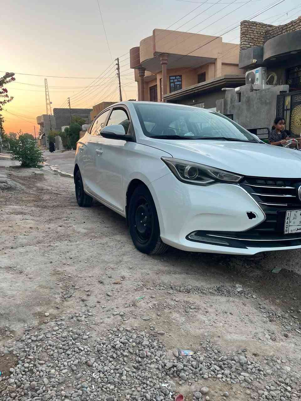 اسلام عليكم شانجان L7 السيارة ستعمال بنية جديدة لا ضربة لاتبديل  لاصبغ مكفولة كفالة عامة مكينة كير جدد تخم تاير باتري جديد السيارة حرة السعر ٨٢ وبيها مجال مكان السيارة بغداد الغزالية ***********موديل 2020
