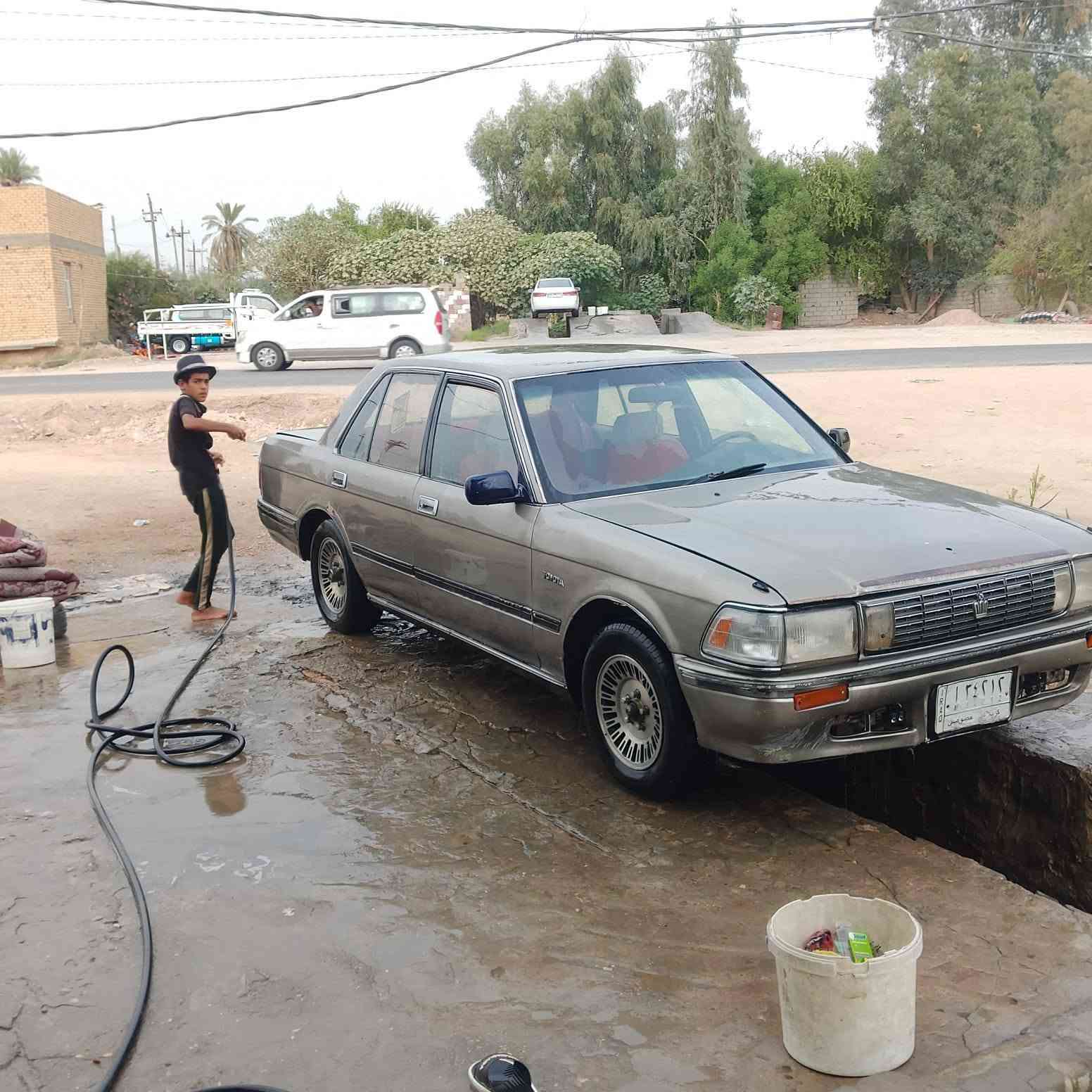 السلام عليكم
للبيع سيدان مديل 1991 محرك 2500 VVT i مكفول گير ومحرك تيارات جدد حدادية زينة وغرفة نضيفة ماعايزها شي السيارة جاهزة رقم ألماني ومداور ثاني يوم راعيها موجود سنوية تنتهي بسنه 2028 گشرها نضيف ماعيزه شي مكانها النجف قضاء المشخاب 
السعر 24 وبيها مجال 
الرقم بيه واتساب ***********
