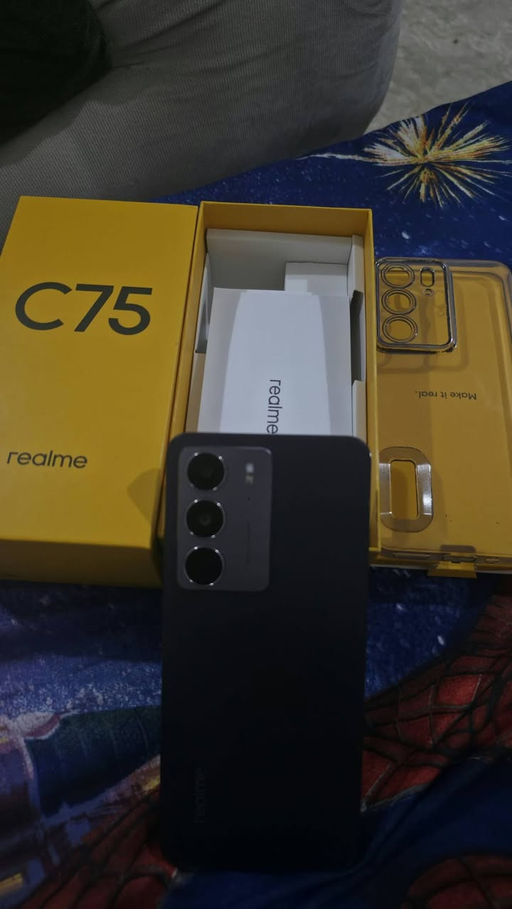 جهاز realme c75 للبيع مستعمل 5 اشهر اخو الجديد ماداخل صيانه مع كافه ملحقاته السعر 170 وبي مجال للتواصل واتساب ***********
