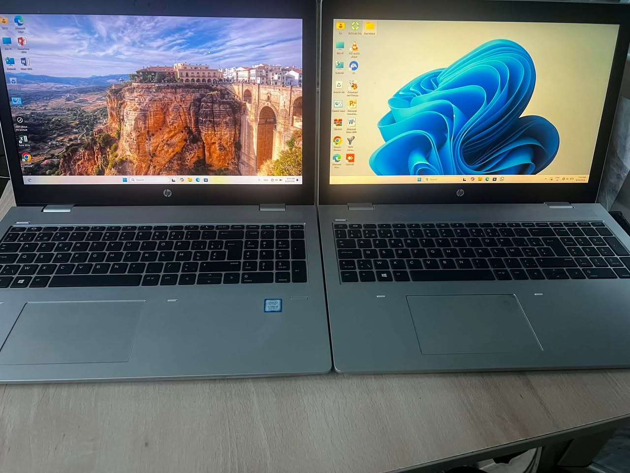 السلام عليكم 
لابتوب ماركة HP بلون مميز جدا...شاشة حجم 15.6 واسعة بدقة FULL HD 1080  ..... عدد 2
رام  حجم  12  كيكا  ... معالج جيل ثامن كور 5    ...بصمة اصبع ...ال لابتوب جديد بمعنى الكلمة  وسلم وشكلة حلو وشحنة  فوق الممتاز  ملائم للدراسة والبرامج الهندسية والاعمال وغيرها مكاانه بغداد الجديدة
السعر 350 الف  
للاستفسار الاتصال ***********
