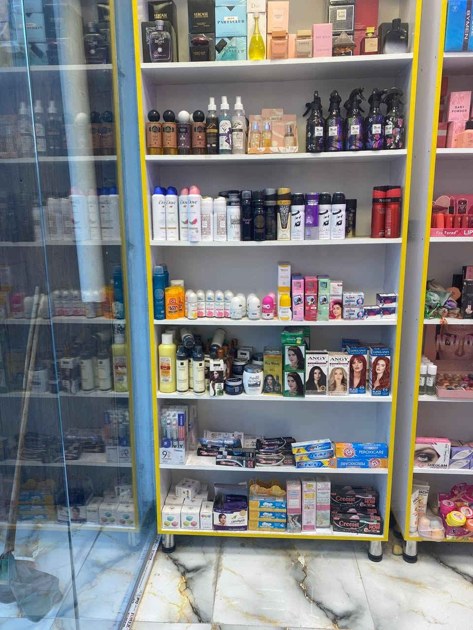 سلام عليكم

محل للبيع
كوزمتك وعطور
كامل مكمل
مواد تجميل
مواد تنضيف
مواد شعر
مواد جسم عام
عطور فرنسي
عطور انكليزي 
48 علبه عطر فرنسي وانكليزي 
مع شيش 50 مل و30 مل
شامبوات بانواعها 
جميع احتياجات الكوزمتك متوفر

عنوان : الكفائات قريب اسواق جكليته او مدراس بغداد

للاستفسار: ***********
