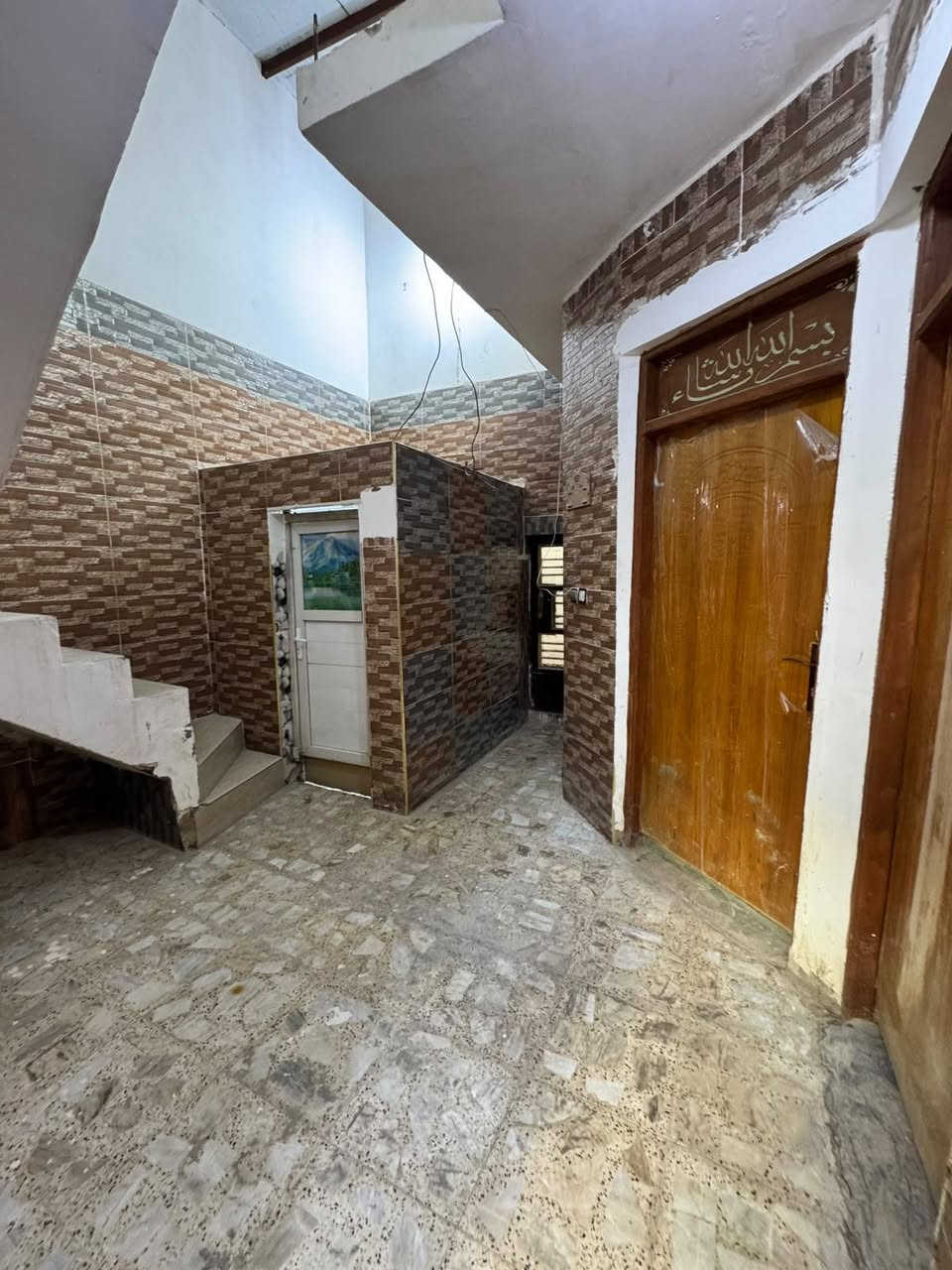 ياالله بيت لبيع في بغداد سبع قصور قرب صيطره سبع قصور شارع عشرين   طابو زراعي مساحه 100متر مربع 
لبيت ما مسكون كبل تجي تكعد بي سكف كوكريت بيت كلش نضيف مجاري ماء سأله كهرباء  منطقه جاي يشتغلون كافه خدمات  بيه سعر 32مليون بي مجال رقم***********
