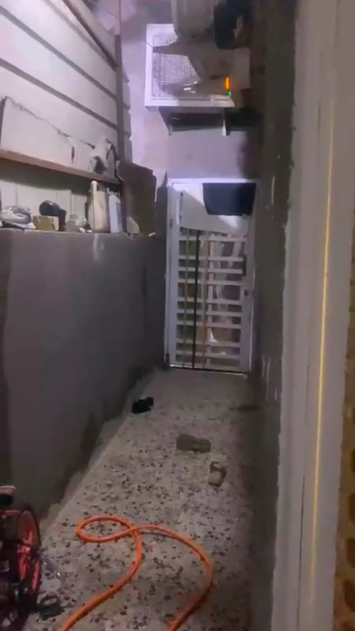 بيت طابق ونص للبيع في منطقه الكزيزه طابو ملك صرف مساحه 75متر الطابق الاول يحتوي على ديوانيه وصاله ومطبخ وصحيات والثاني يحتوي على غرفه جاهزه البناء والثانيه ماكامله السعر 80مليون وبي مجال
واتس ***********
