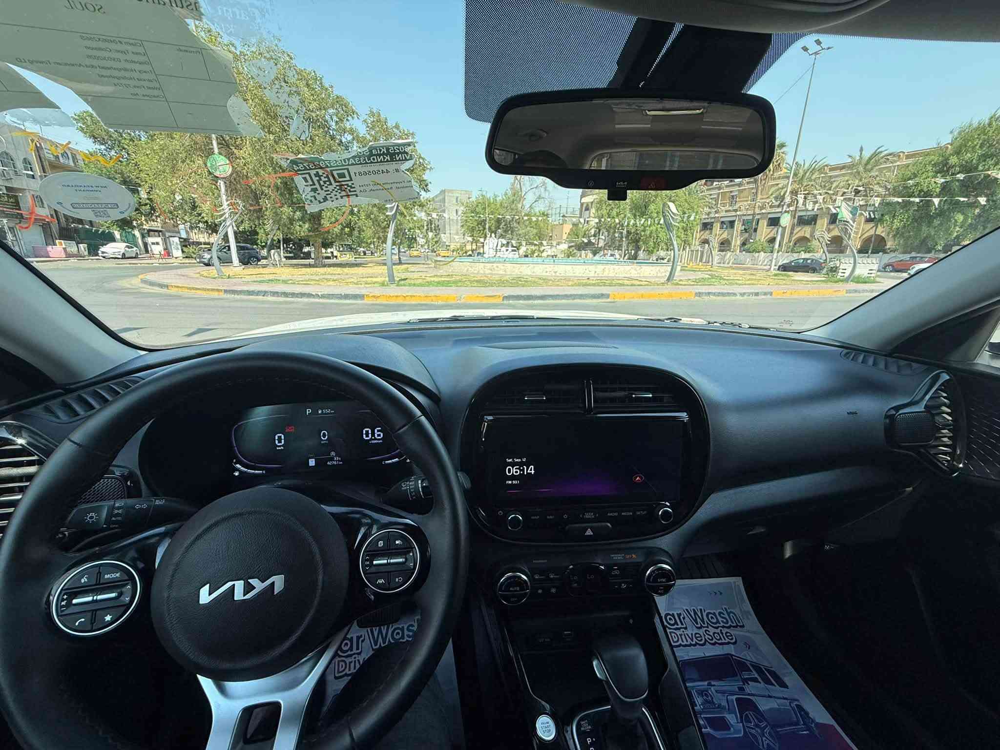 السلام عليكم كيا صول للبيع موديل ٢٠٢٥ الون ابيض مواصفات EX ماشية 26mi سيارة كلين حادثه دعامية فقط ومبدله نفس الون رقم ارييل مكينة ٢٠٠٠ المواصفات فتحة سقف تشغيل عن بعد بصمة كشنات تدفئة كامرة داواره تحكم ستيرن جهتين تحديد مسار اوتوهول رادار توقف ذاتي شاشة كبيرة مكاني بغداد للاستفسار *********** وصور الحادث مرفقه بالمنشور
