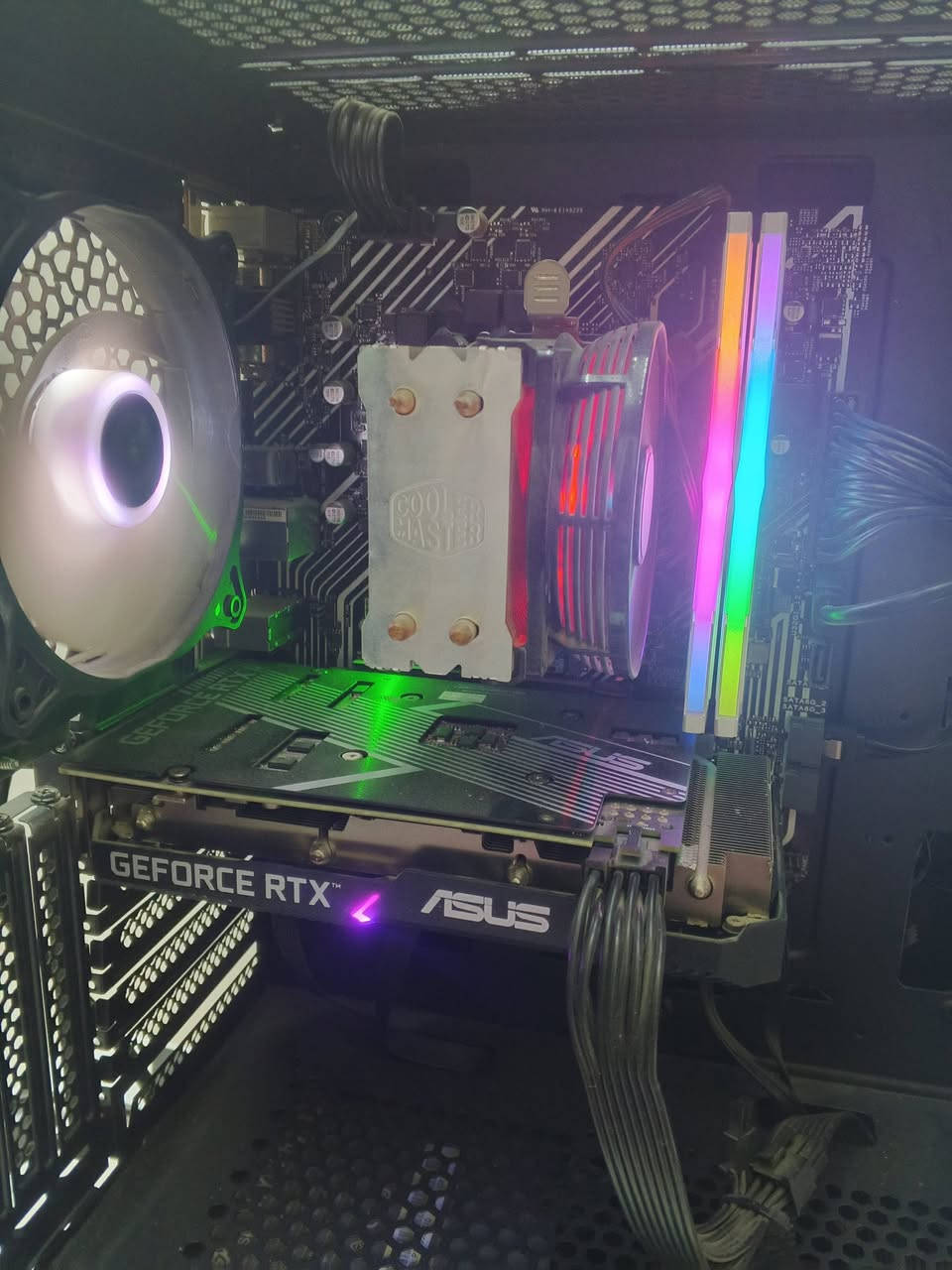 السلام عليكم تجمعه للبيع تجي تاخذها من باب البيت توصيل لا يوجد
RTX 3060 12GB ASUS

CPU I5 10400F

RAM DDR4 16 GB RGB 3200

HARD M.2 للنضام 128
Ssd 1 TB
HHD 1TB

البورد B510M-E
Power 650 
شرط تفحص حراره القطع وانطيك ضمان من باب البيت سعر الكيس 925

الشاشه GAMON 27  180Hz
2K
بعدها جديده مع الكارتونتها. سعرها 200
العنوان بغداد الشعلة اخذ سكرين المنشور ودزلي واتس اب فقط ***********
