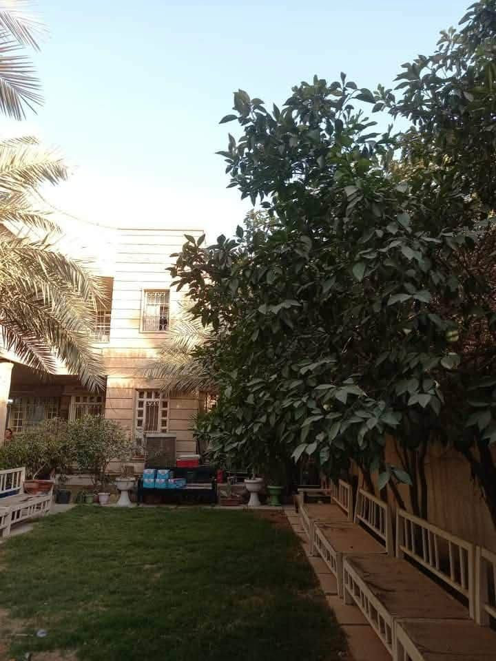 المساحة ١١٧٤ م طابو زراعي ملك صرف مع اجازة بناء سنة ٢٠٠٠ بناء حديث يحتوي على صالة كبيرة كما في الصور غرف نوم عدد (۷) نظام السويت كل غرفة وداخلها الحمام الخاص بها
المساحة ١١٧٤ م طابو زراعي ملك صرف مع اجازة بناء سنة ٢٠٠٠ بناء حديث يحتوي على صالة كبيرة كما في الصور غرف نوم عدد (۷) نظام السويت كل غرفة وداخلها الحمام الخاص بها 

 وديكور مغربي وسقوف ثانويه

 المساحة الخلفية تسع لبناء 2 بيوت

 حمام خارجي للضيوف

للتواصل الاتصال على الرقم ***********

 المنطقة حي البساتين الضباط الشعب تقاطع شارع عدن خلف
