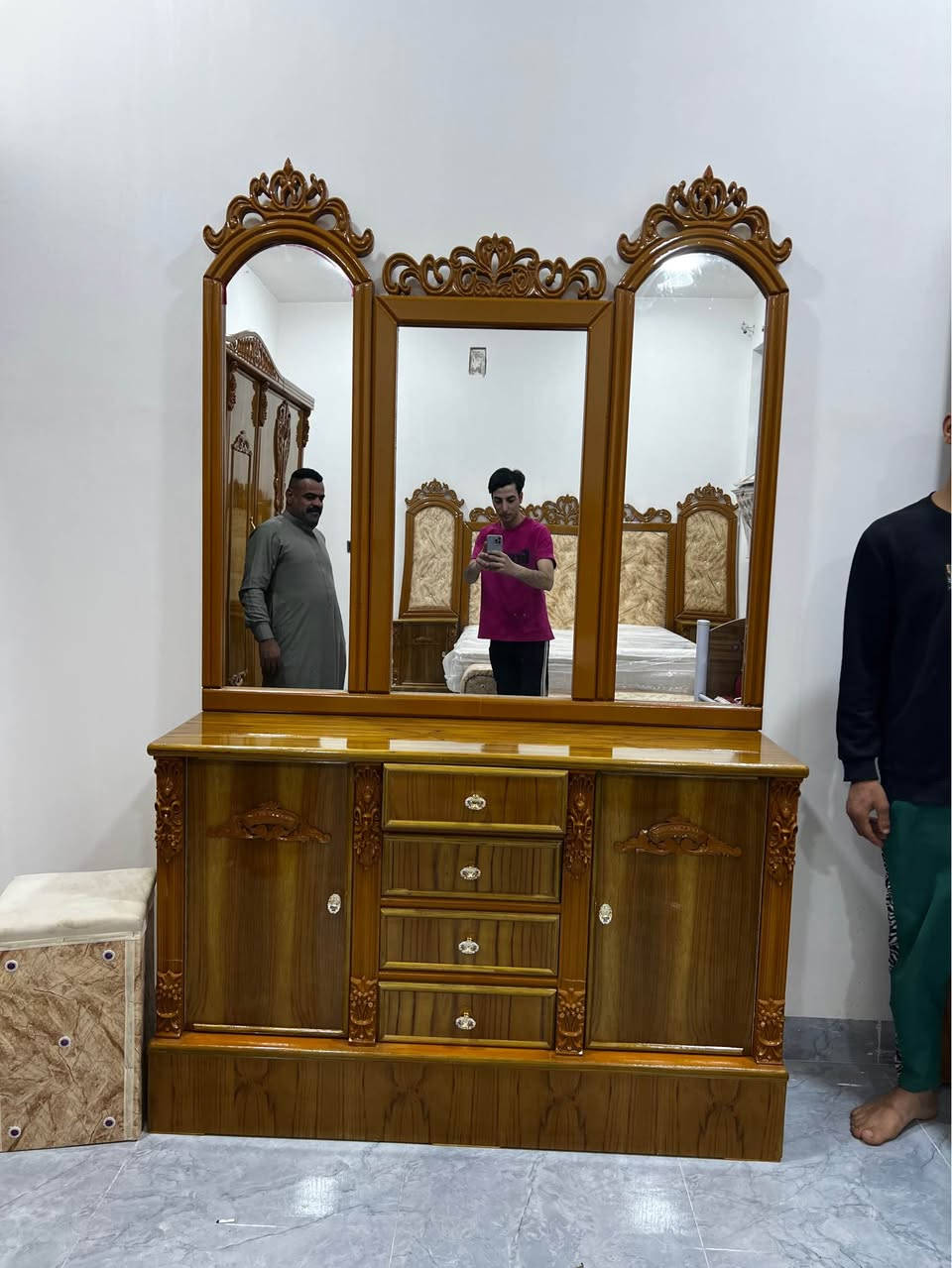 غرف نوم 
تزكام عراقي 🪚 
اصباغ حرارية درجه اولى 
قياسات وتصاميم هندسيه مميزه 
معاكس 5 ملم  داخل وخارج 
دوشمه حياكه يدويه 
توصيل 🚚 جميع المحافضات مع الشد
احجز غرفتك هسه 😍
للاستفسار والطلب المراسله دايگرت 
او على الرقم التالي واتساب ايضا
*********** النجف, العراق
